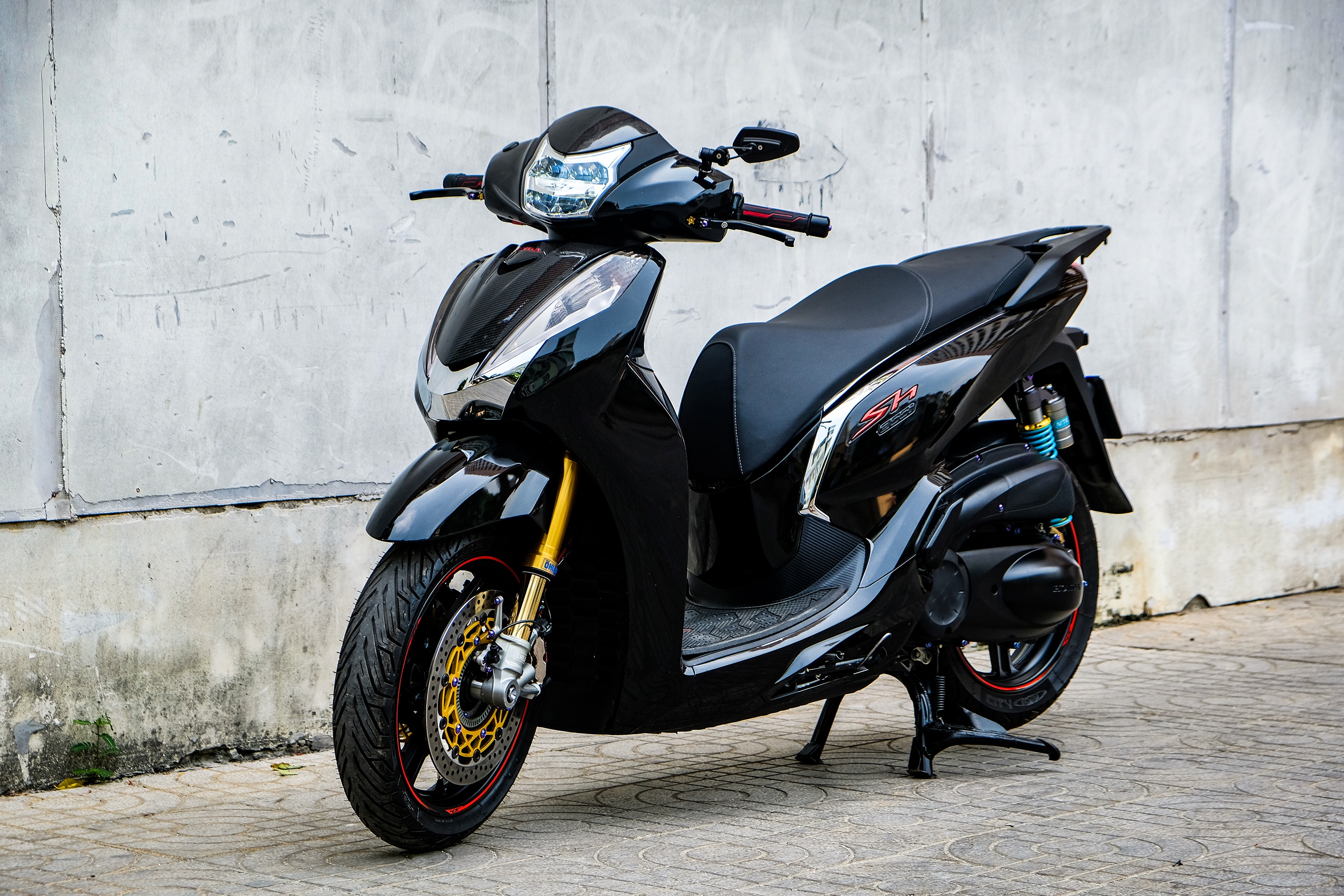 Honda SH 300i độ dàn chân phân khối lớn ảnh 1 Honda SH 300i do dan chan phan khoi lon anh 1