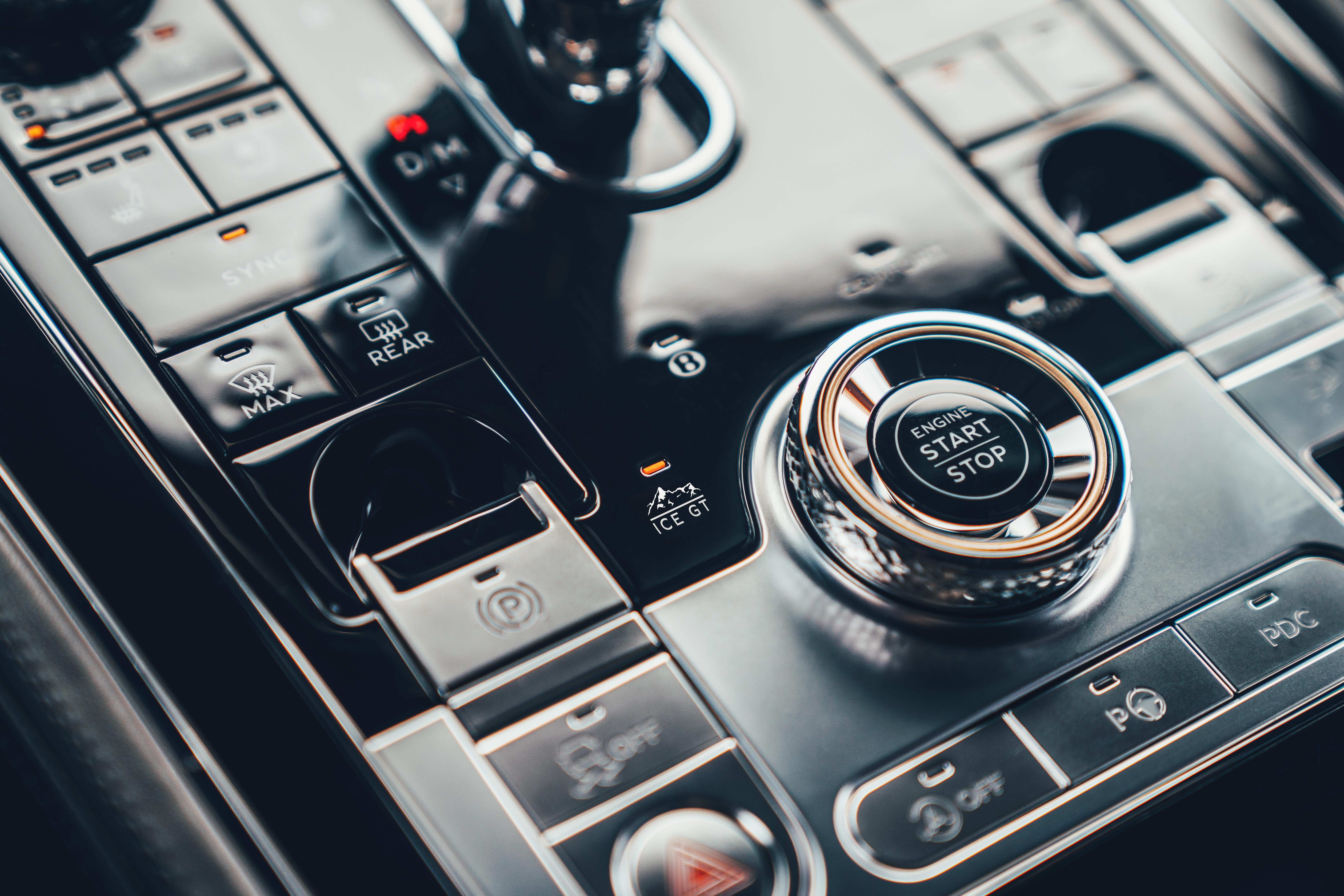 Bentley ra mat xe dua tren bang anh 10