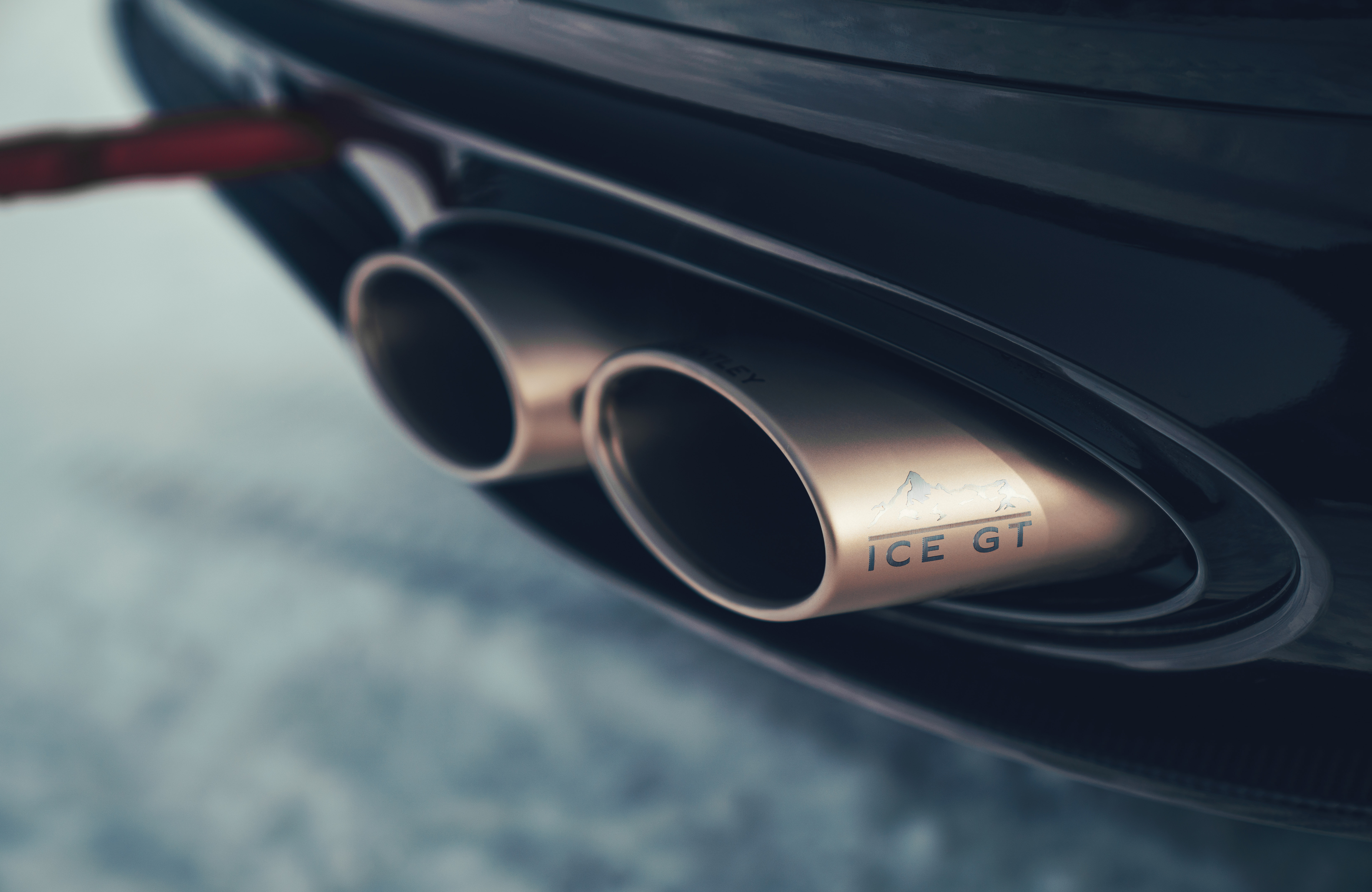 Bentley ra mat xe dua tren bang anh 8