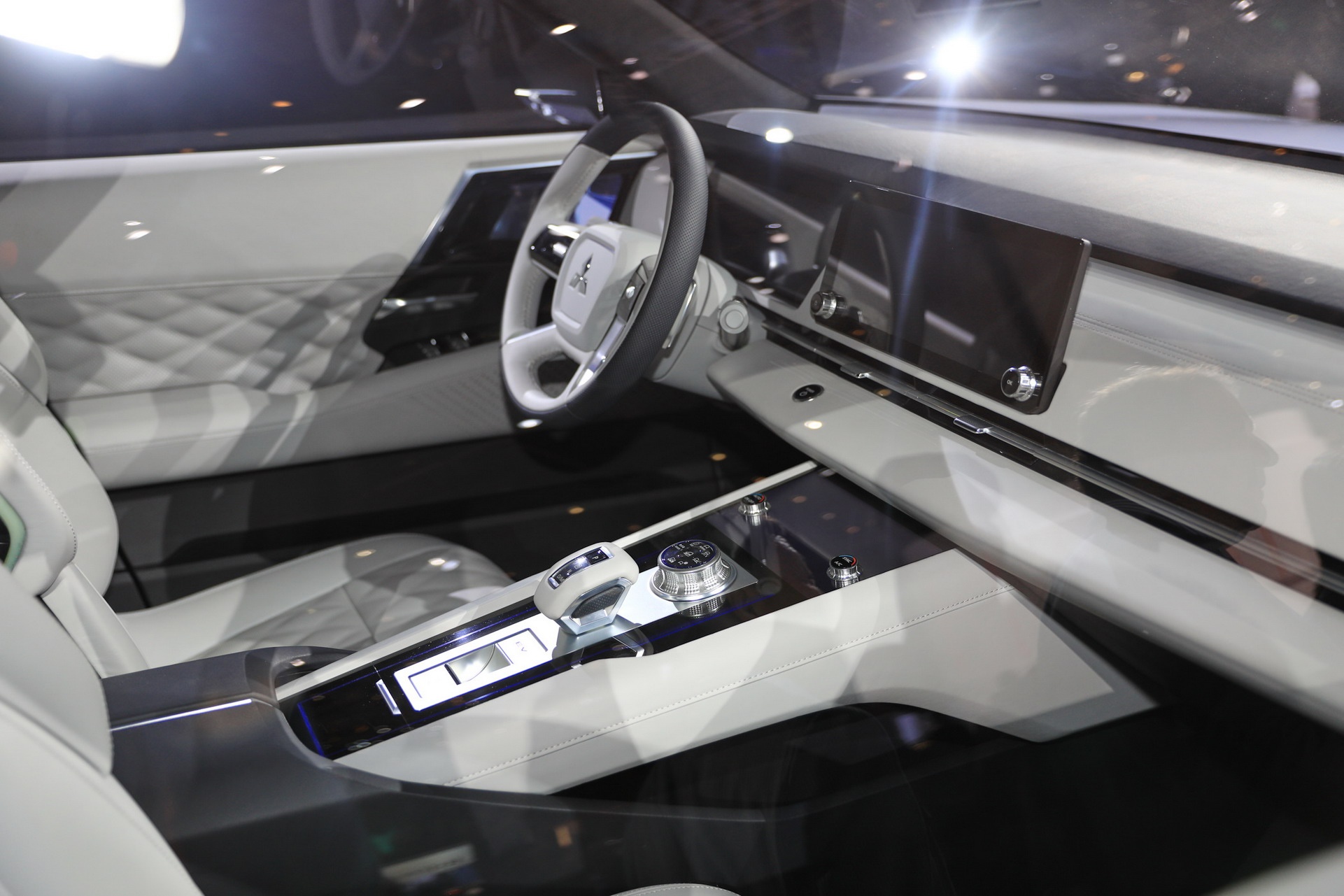 Mitsubishi Outlander 2021 lo anh anh 2