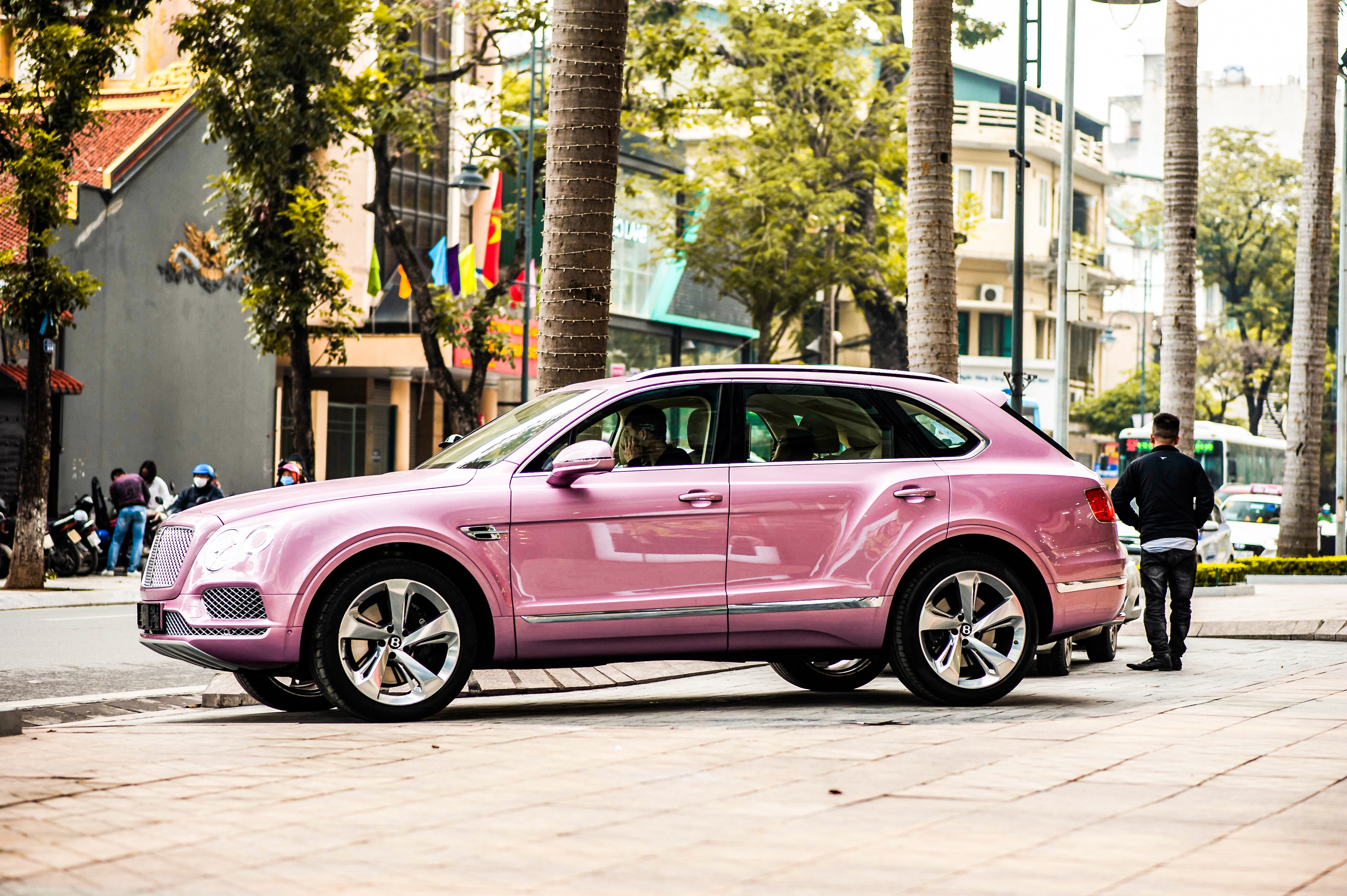 Bentley Bentayga mau hong anh 2