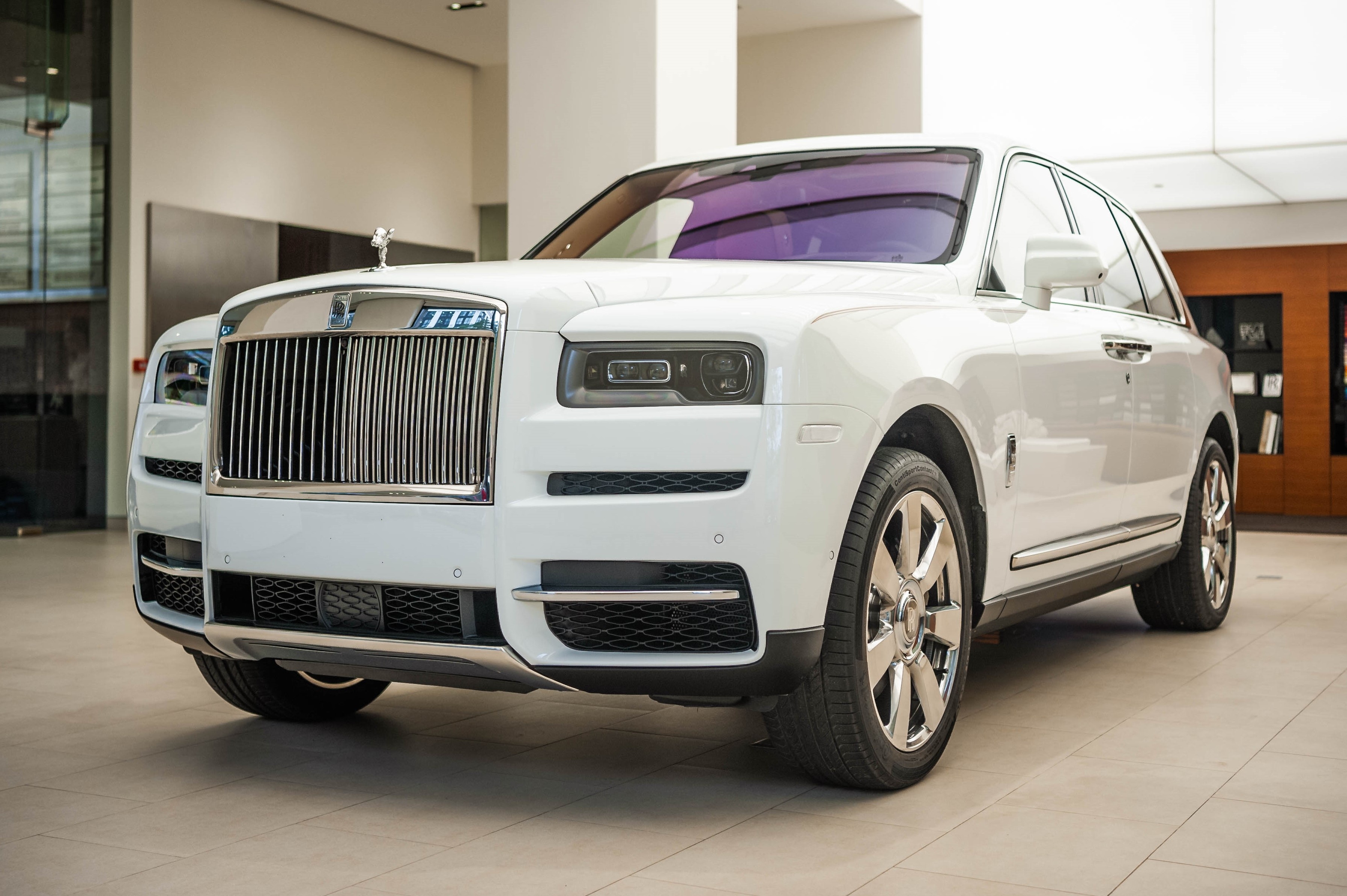 Rolls-Royce Cullinan chinh hang dau tien o VN it dau an ca nhan hoa hinh anh