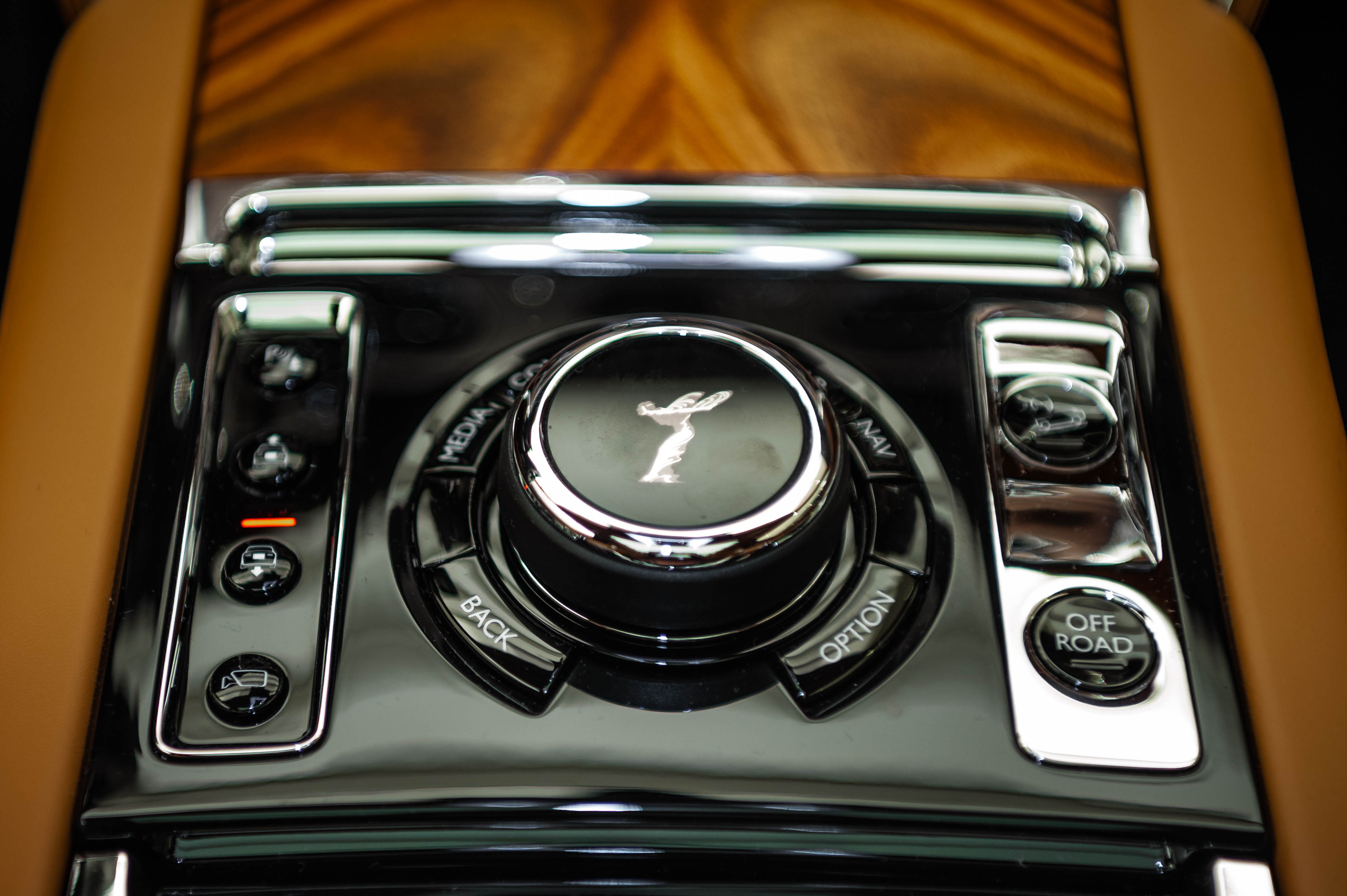 Rolls-Royce Cullinan chinh hang dau tien anh 7