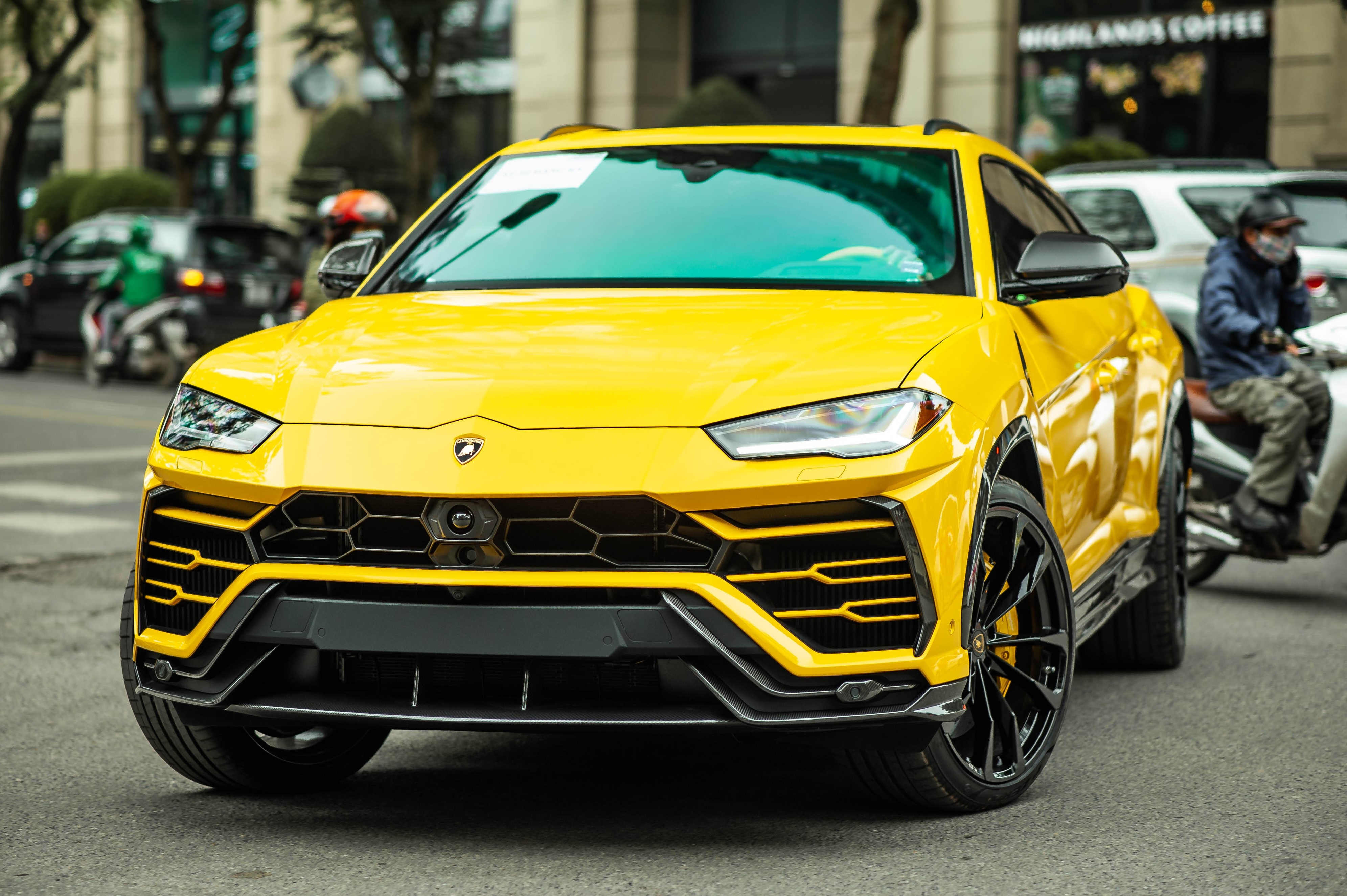 Chi tiet Lamborghini Urus thu 7 ve Viet Nam, nhieu tuy chon dang gia hinh anh