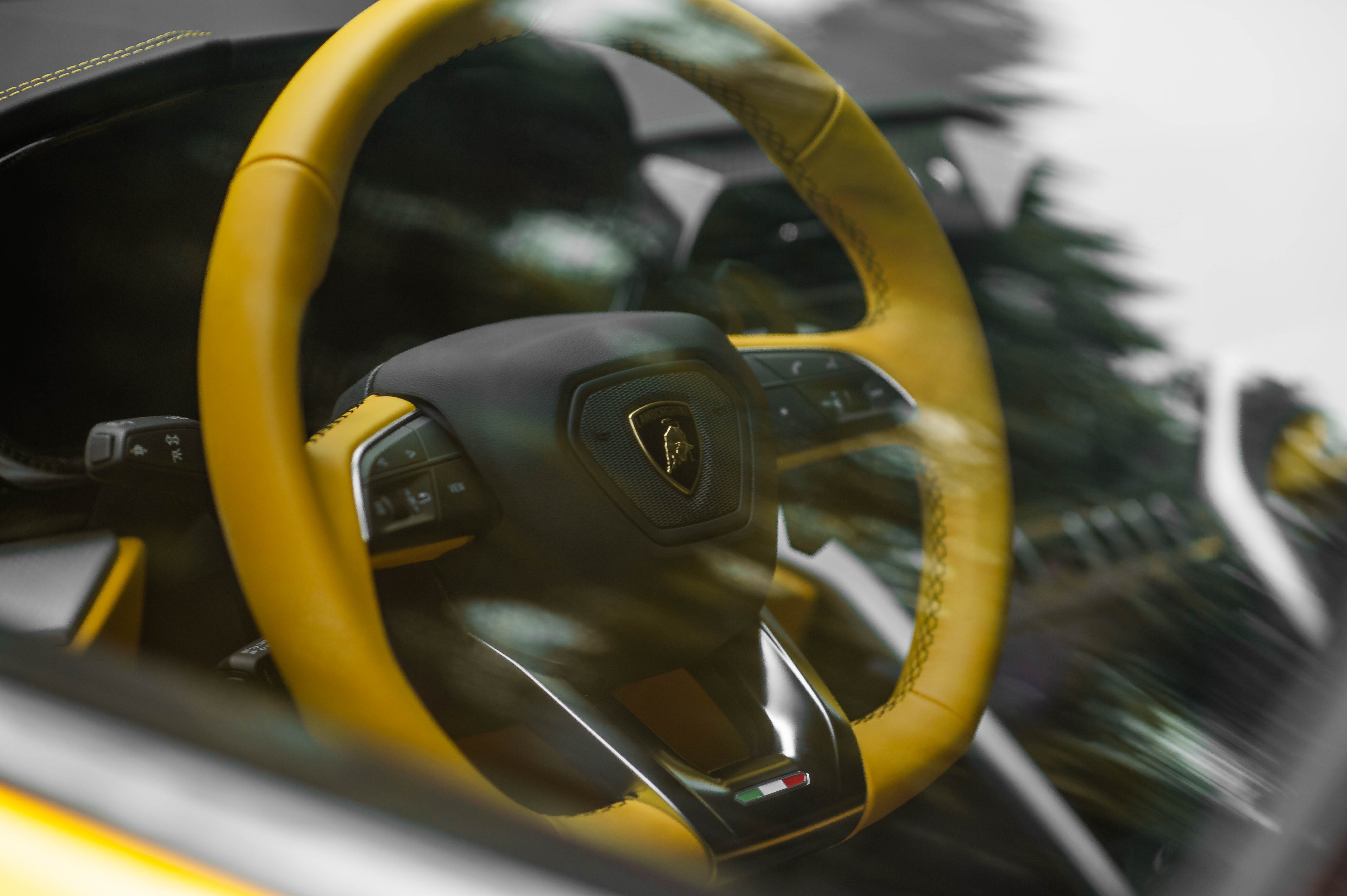 Lamborghini Urus Viet Nam anh 9