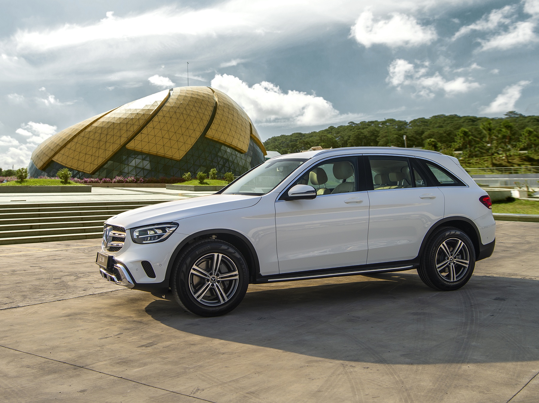 Những mẫu xe Mercedes-Benz giá thấp nhất từng phân khúc tại Việt Nam ảnh 1 Nhung mau xe Mercedes-Benz gia thap nhat tung phan khuc tai Viet Nam anh 1