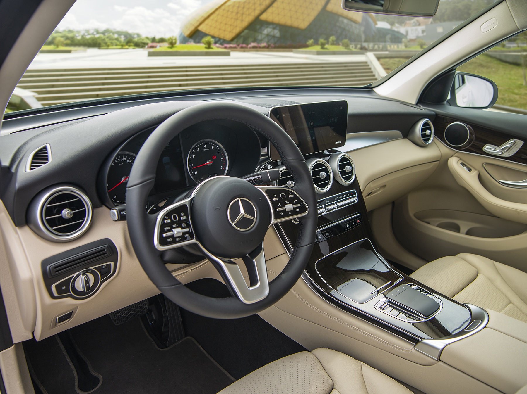 Những mẫu xe Mercedes-Benz giá thấp nhất từng phân khúc tại Việt Nam ảnh 7 Nhung mau xe Mercedes-Benz gia thap nhat tung phan khuc tai Viet Nam anh 7