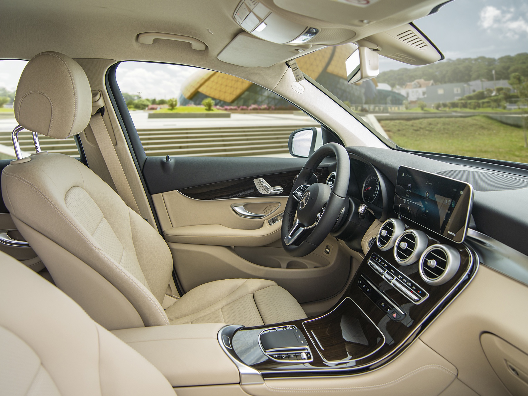 Những mẫu xe Mercedes-Benz giá thấp nhất từng phân khúc tại Việt Nam ảnh 9 Nhung mau xe Mercedes-Benz gia thap nhat tung phan khuc tai Viet Nam anh 9