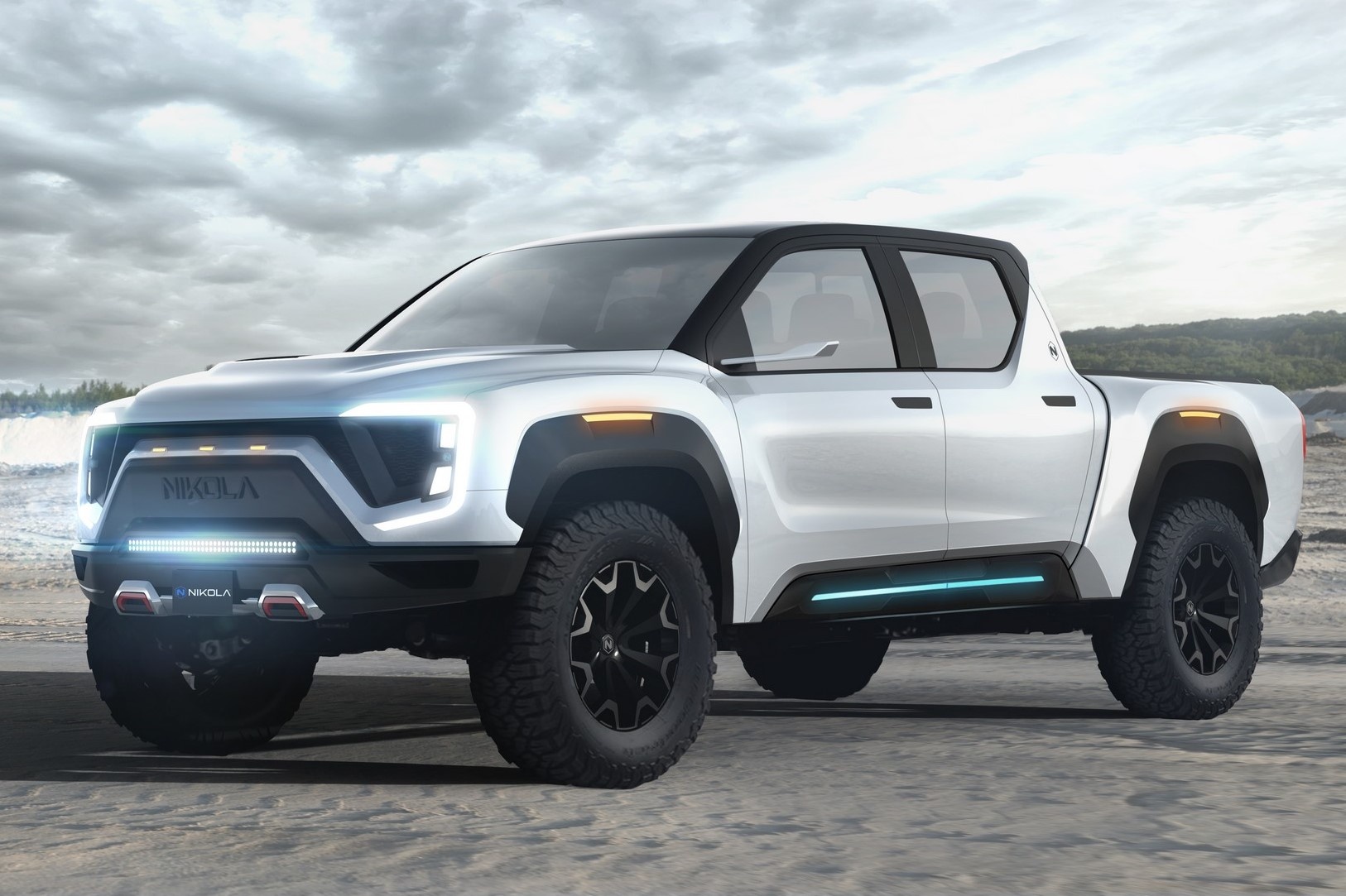 Ban tai dien tang toc ngang sieu xe, de doa Tesla Cybertruck hinh anh