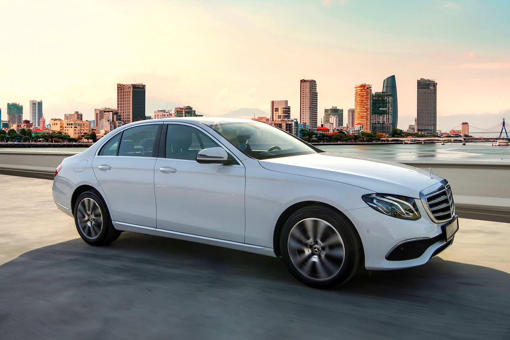 Mercedes-Benz E 200 Exclusive 2020 ra mắt ảnh 1 Mercedes-Benz E 200 Exclusive 2020 ra mat anh 1