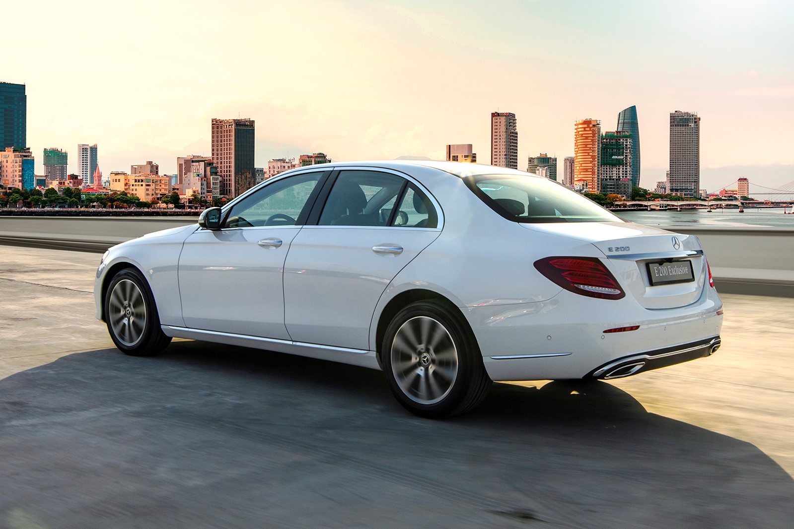Mercedes-Benz E 200 Exclusive 2020 ra mắt ảnh 3 Mercedes-Benz E 200 Exclusive 2020 ra mat anh 3