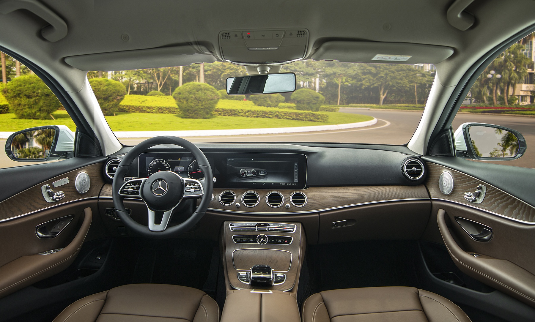 Mercedes-Benz E 200 Exclusive 2020 ra mắt ảnh 6 Mercedes-Benz E 200 Exclusive 2020 ra mat anh 6
