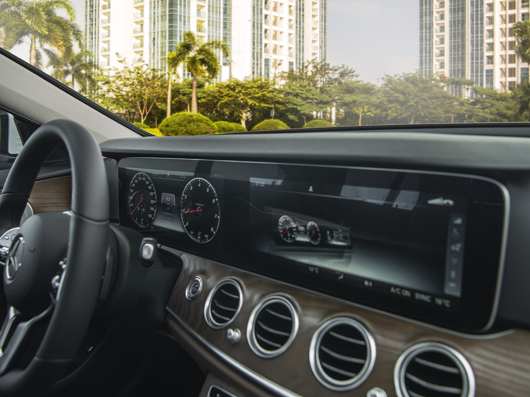 Mercedes-Benz E 200 Exclusive 2020 ra mắt ảnh 7 Mercedes-Benz E 200 Exclusive 2020 ra mat anh 7