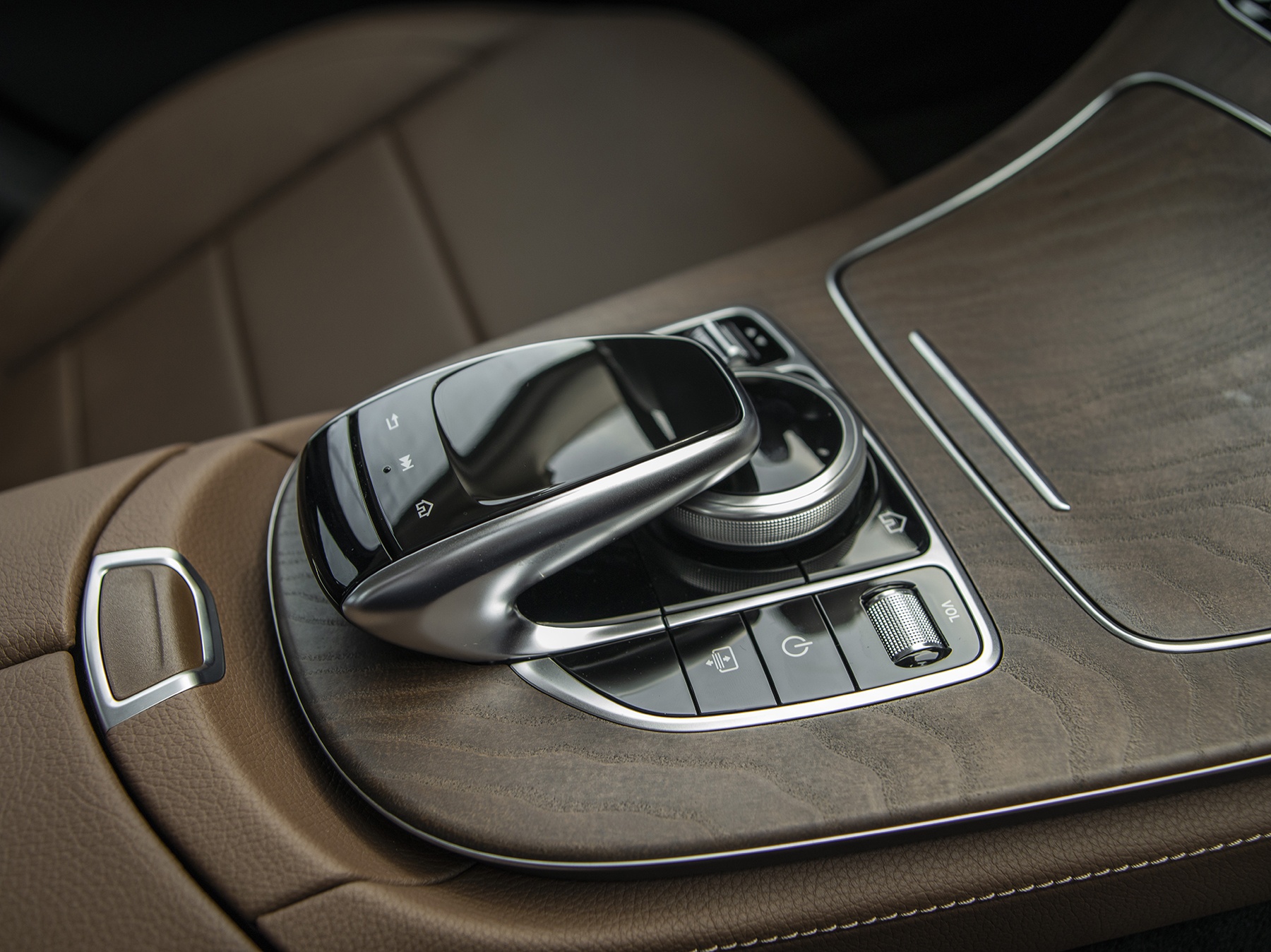 Mercedes-Benz E 200 Exclusive 2020 ra mắt ảnh 9 Mercedes-Benz E 200 Exclusive 2020 ra mat anh 9