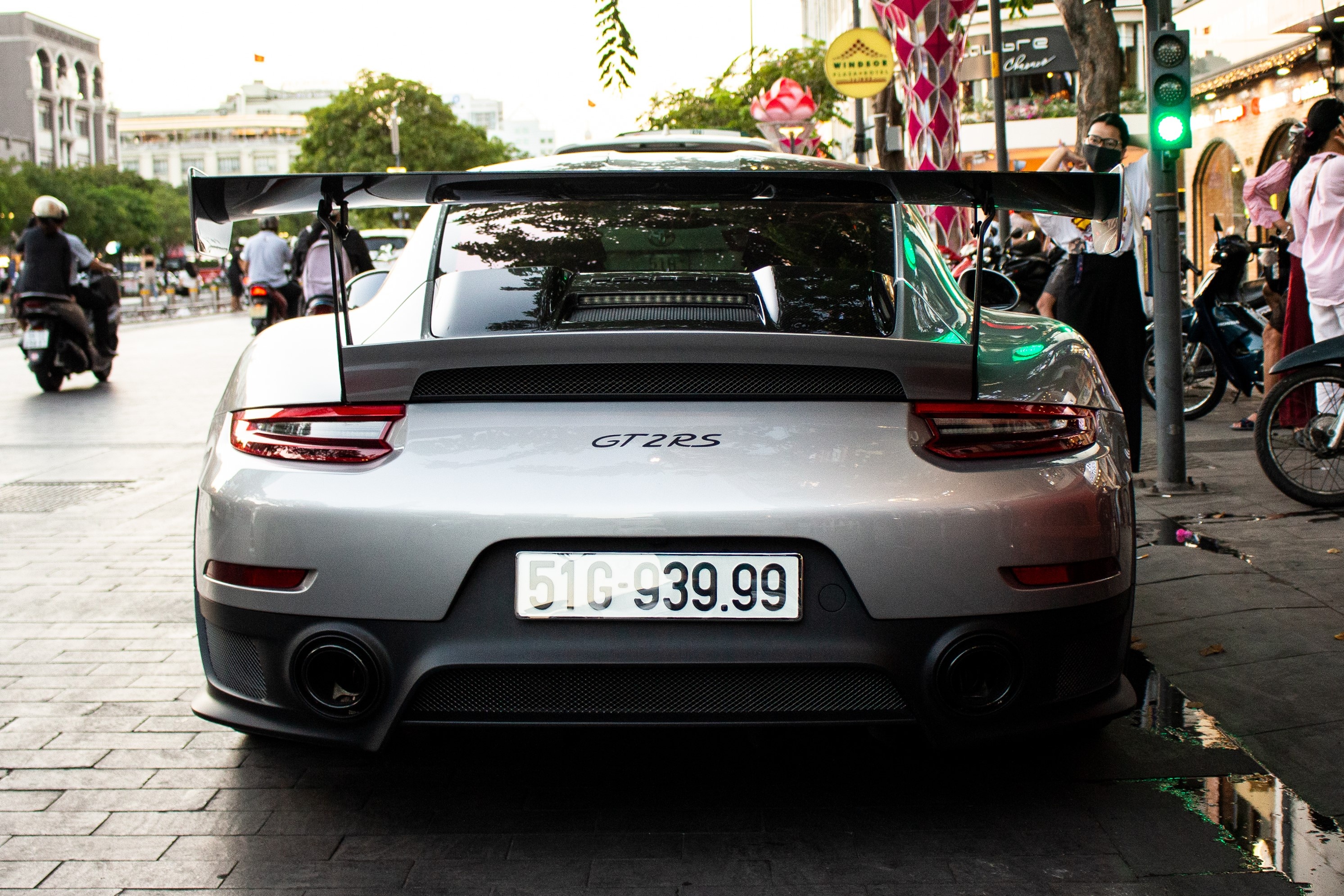 Porsche 911 GT2 RS voi goi nang cap tien ty tai Viet Nam anh 8
