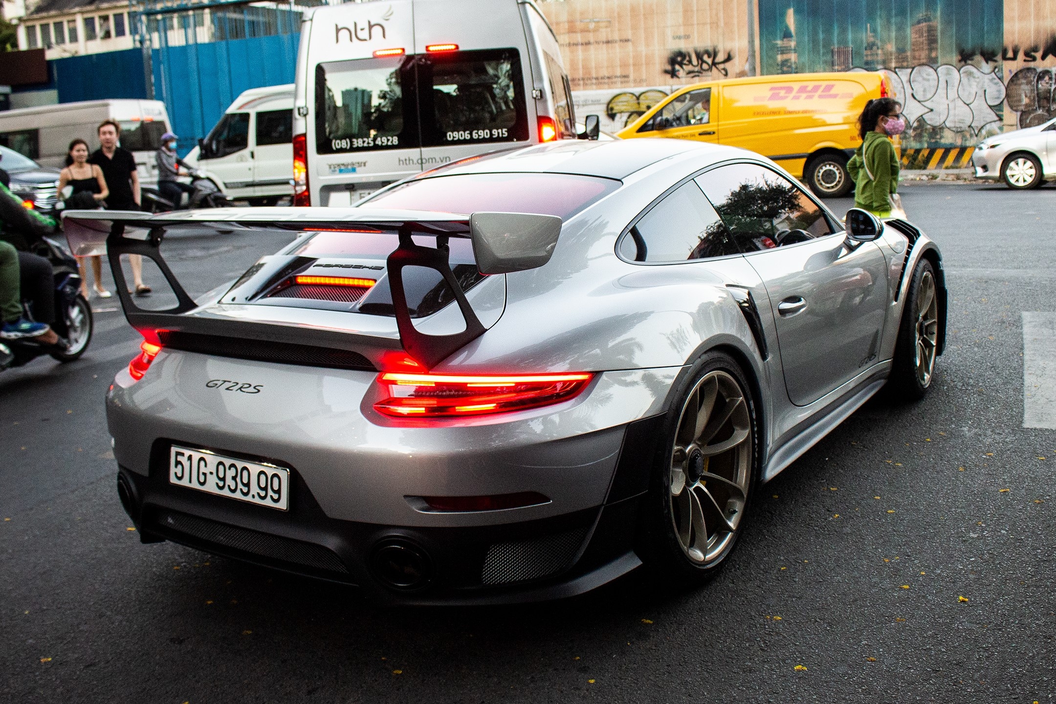 Porsche 911 GT2 RS voi goi nang cap tien ty tai Viet Nam anh 3