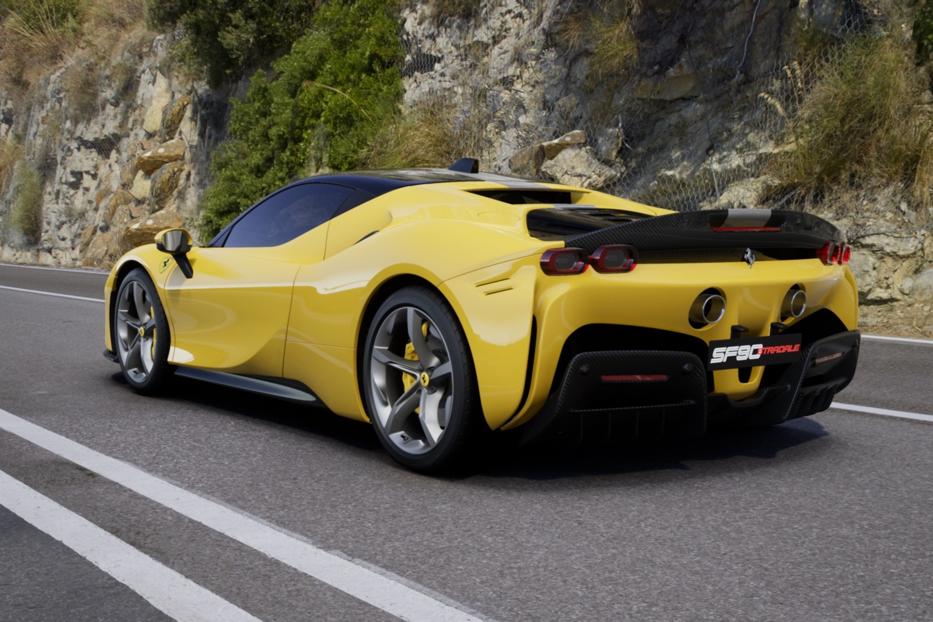 Ferrari SF90 Stradale chuan bi ve Viet Nam anh 4