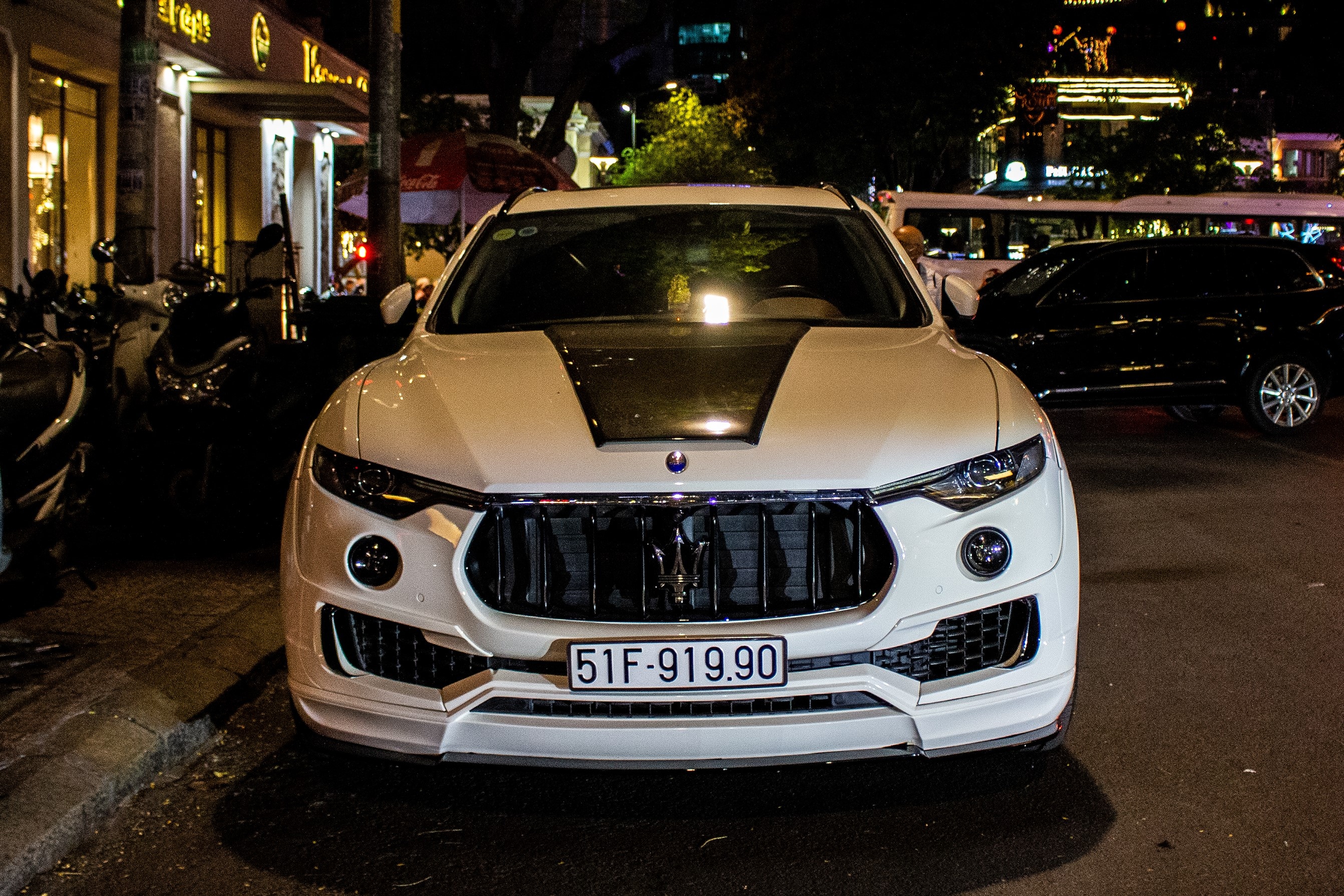 Maserati Levante voi goi do than rong anh 3