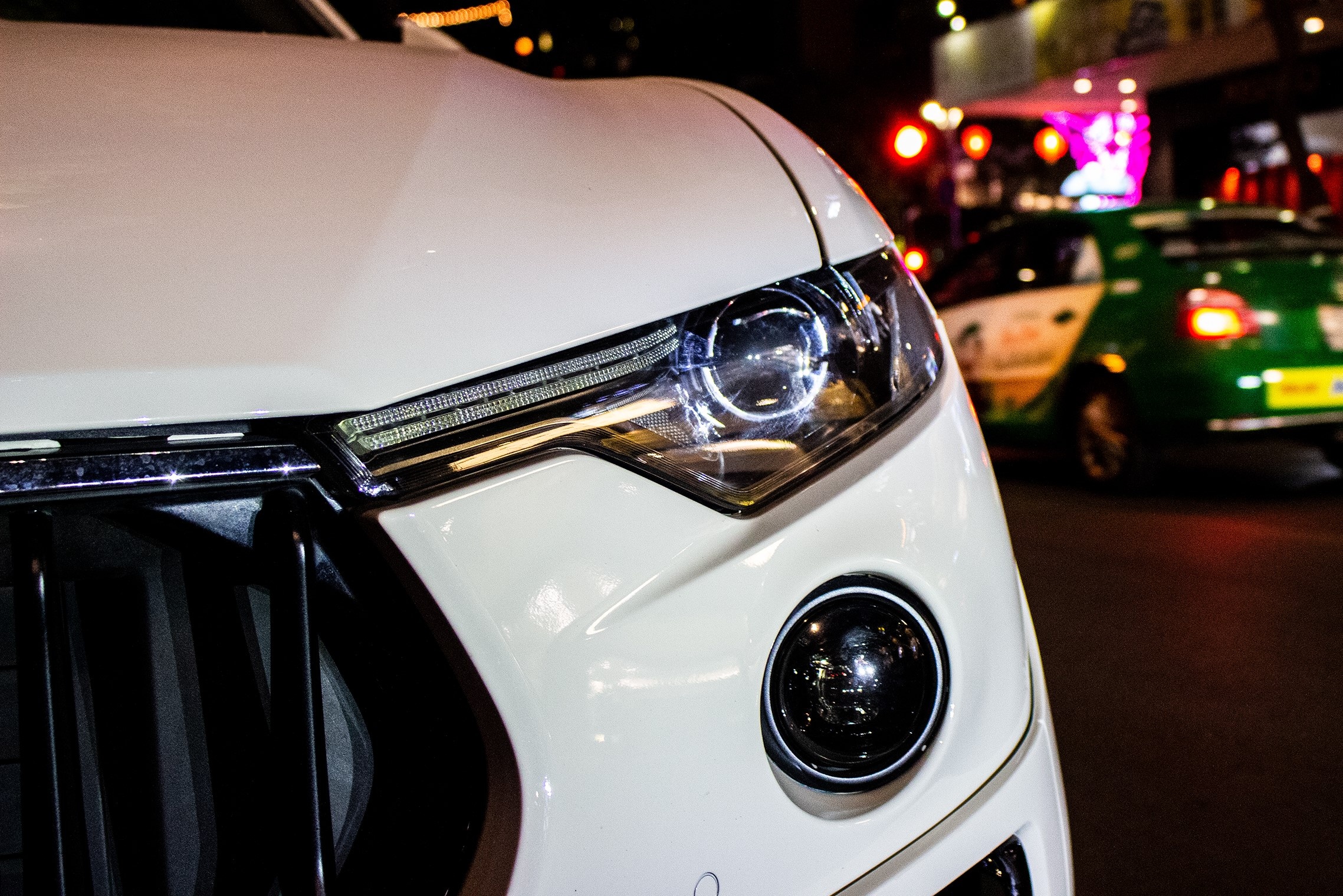 Maserati Levante voi goi do than rong anh 9