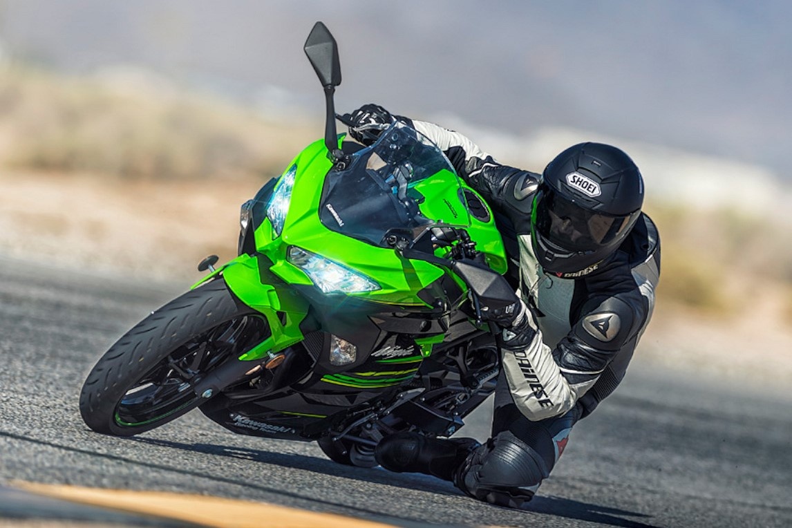 Kawasaki Ninja ZX-25R sap ra mat Dong Nam A, de doa Honda CBR250RR hinh anh