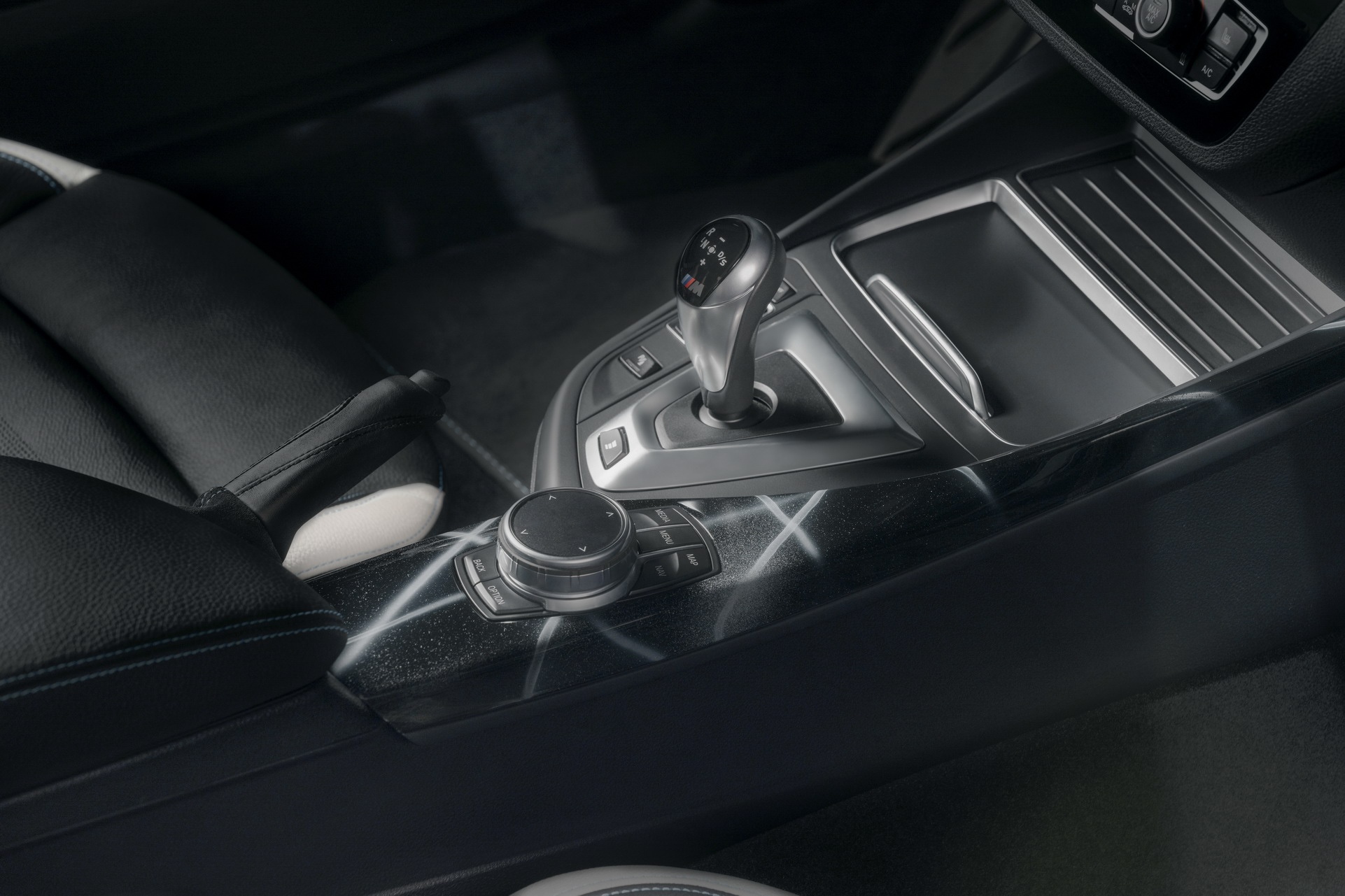 BMW ra mat M2 phien ban ve graffiti anh 9