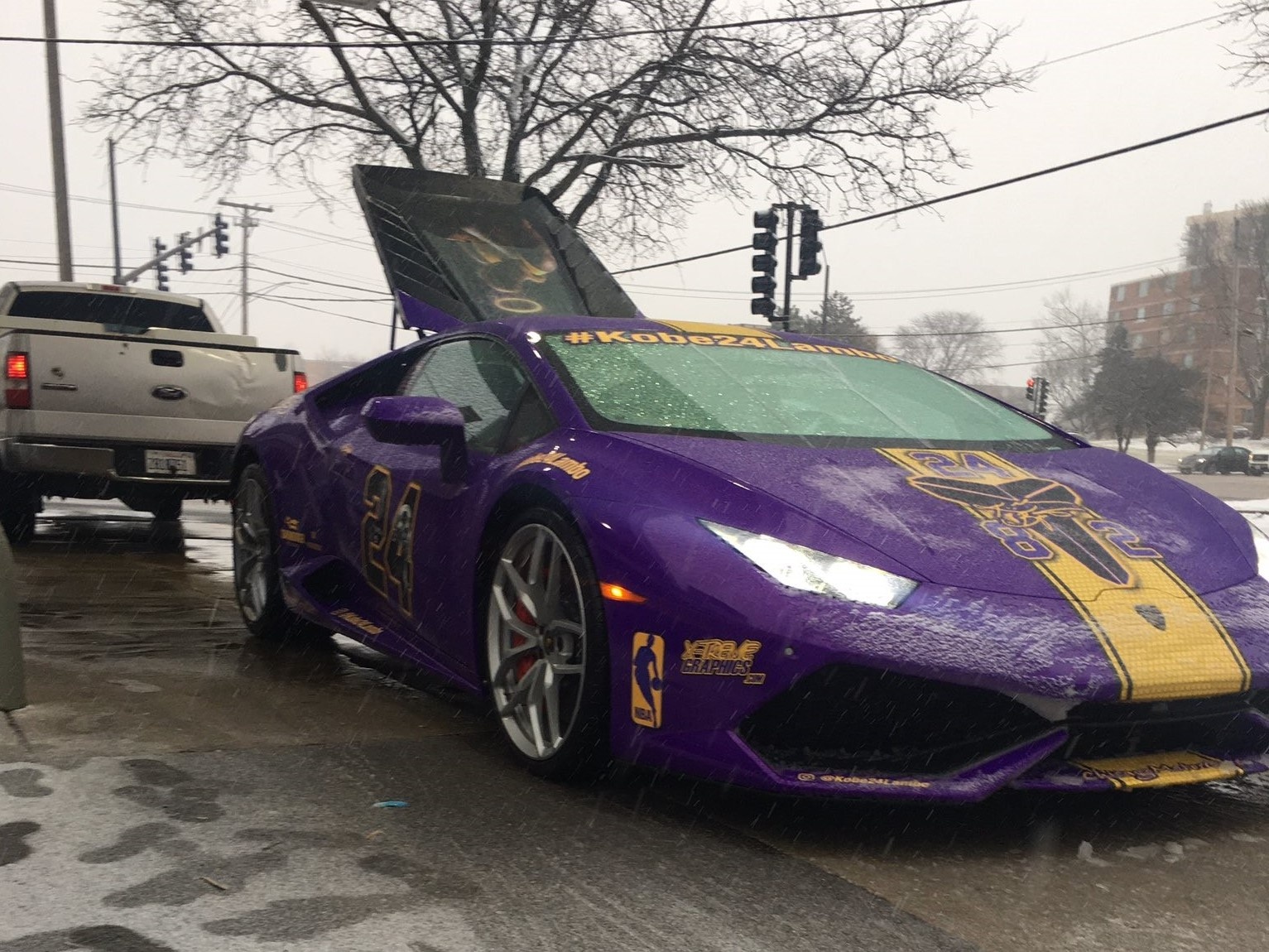 Lamborghini Huracan tuong niem Kobe Bryant anh 2