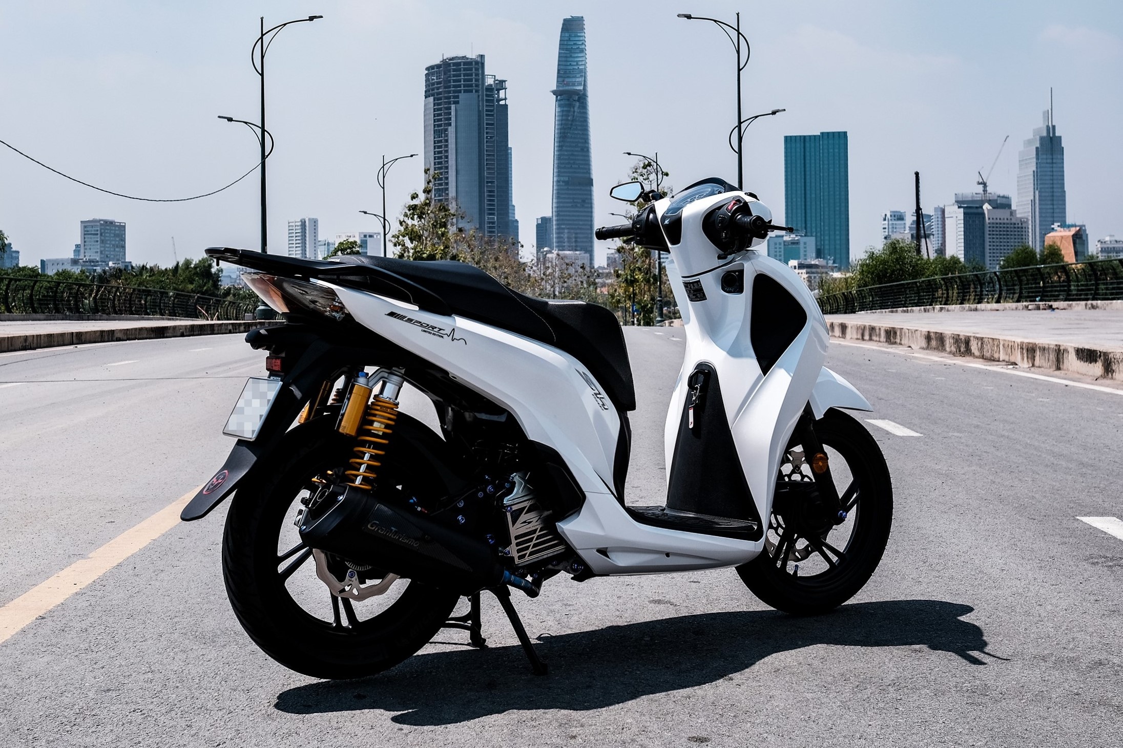 Honda SH 150i do 150 trieu dong cua biker TP.HCM hinh anh