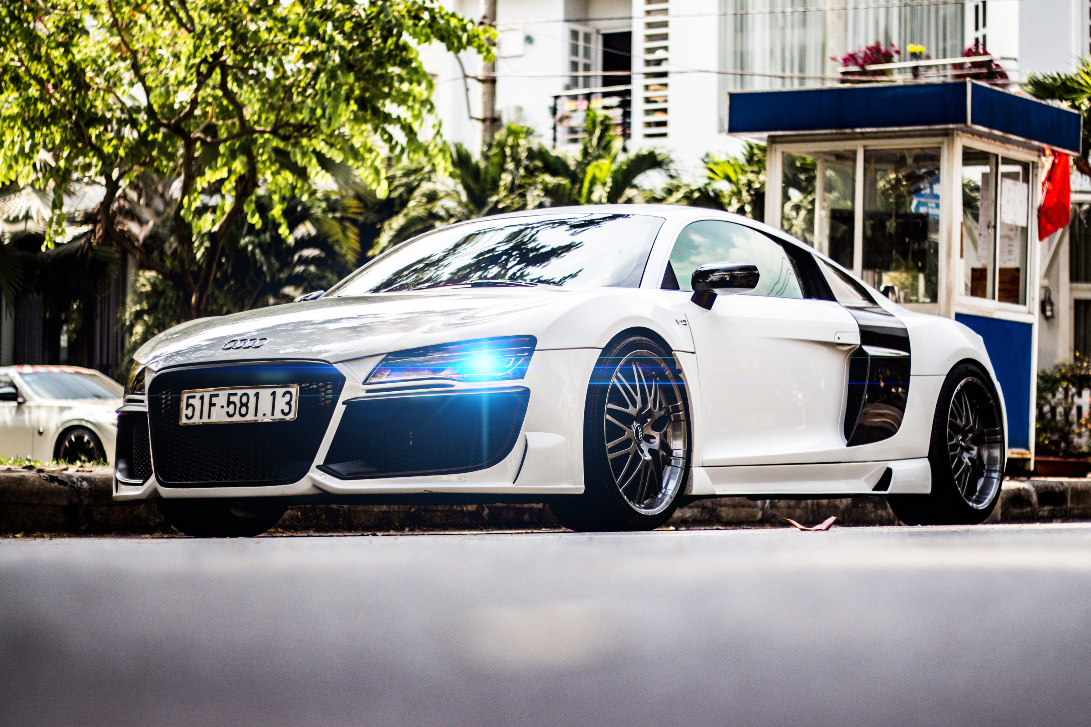 Audi R8 doi cu hoa phien ban V10 voi goi do ngoai that ham ho o TP.HCM hinh anh