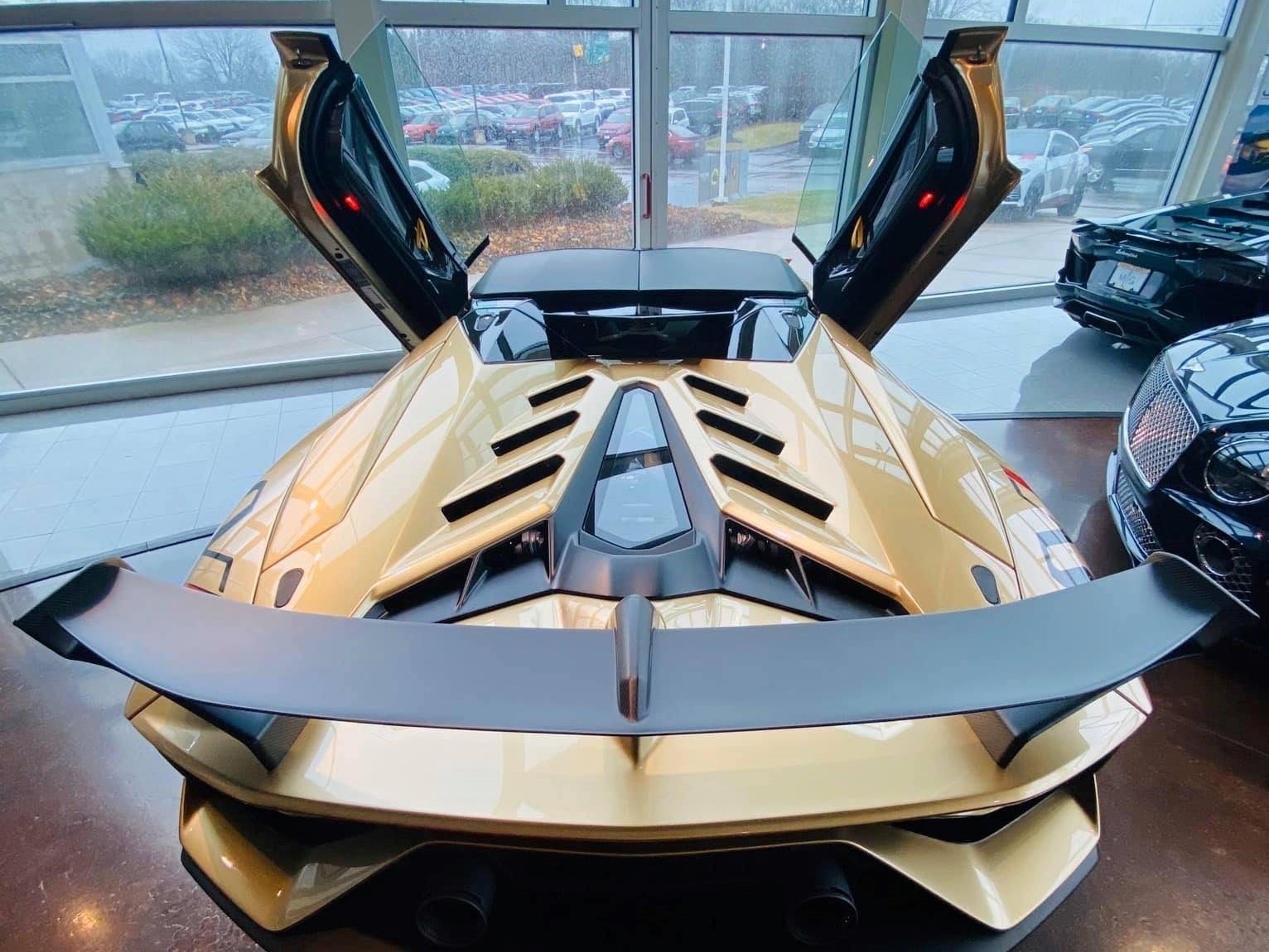 Người Việt tậu chiếc Lamborghini Aventador SVJ Roadster đầu tiên thế giới ảnh 5 Nguoi Viet tau chiec Lamborghini Aventador SVJ Roadster dau tien the gioi anh 5