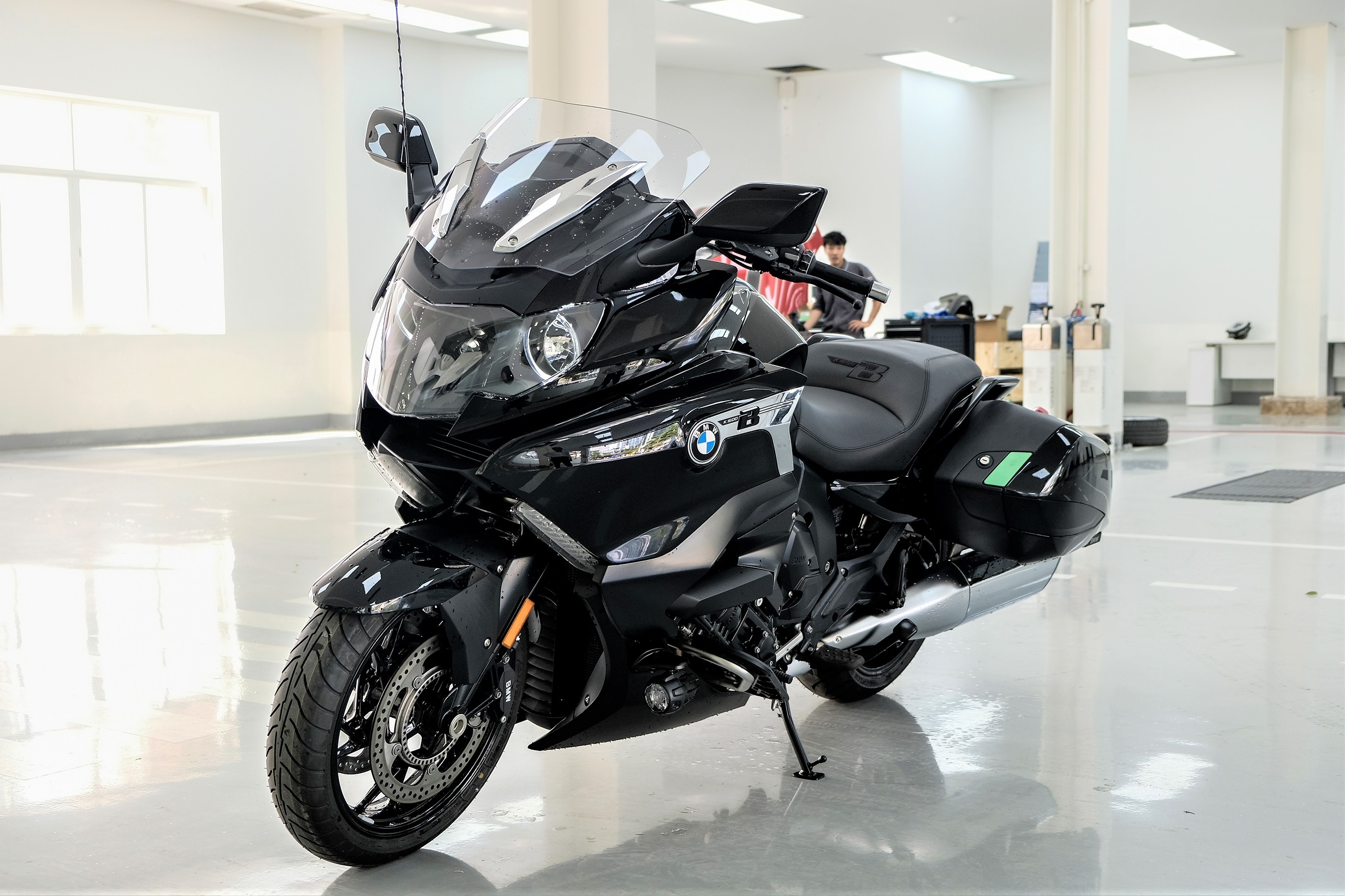 BMW K 1600 B - chuyen co 2 banh voi muc gia gan 1,1 ty dong hinh anh