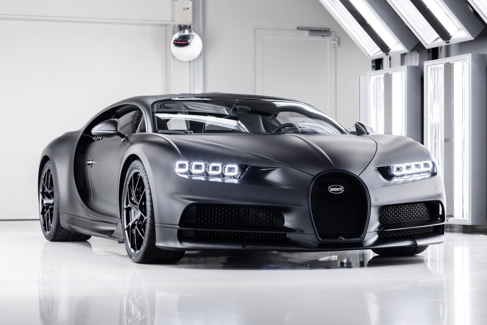 Chiec Bugatti Chiron thu 250 ra doi, chi con 250 chiec cuoi hinh anh