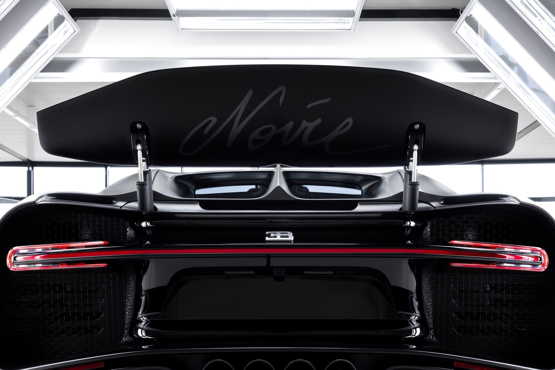 Bugatti xuất xưởng chiếc Chiron thứ 250 ảnh 9 Bugatti xuat xuong chiec Chiron thu 250 anh 9