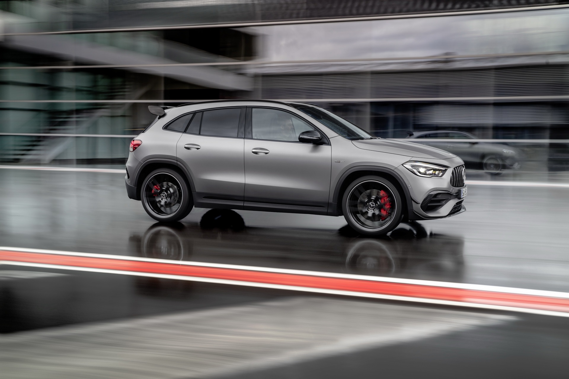 Mercedes-AMG ra mắt mẫu GLA 45 ảnh 10 Mercedes-AMG ra mat mau GLA 45 anh 10