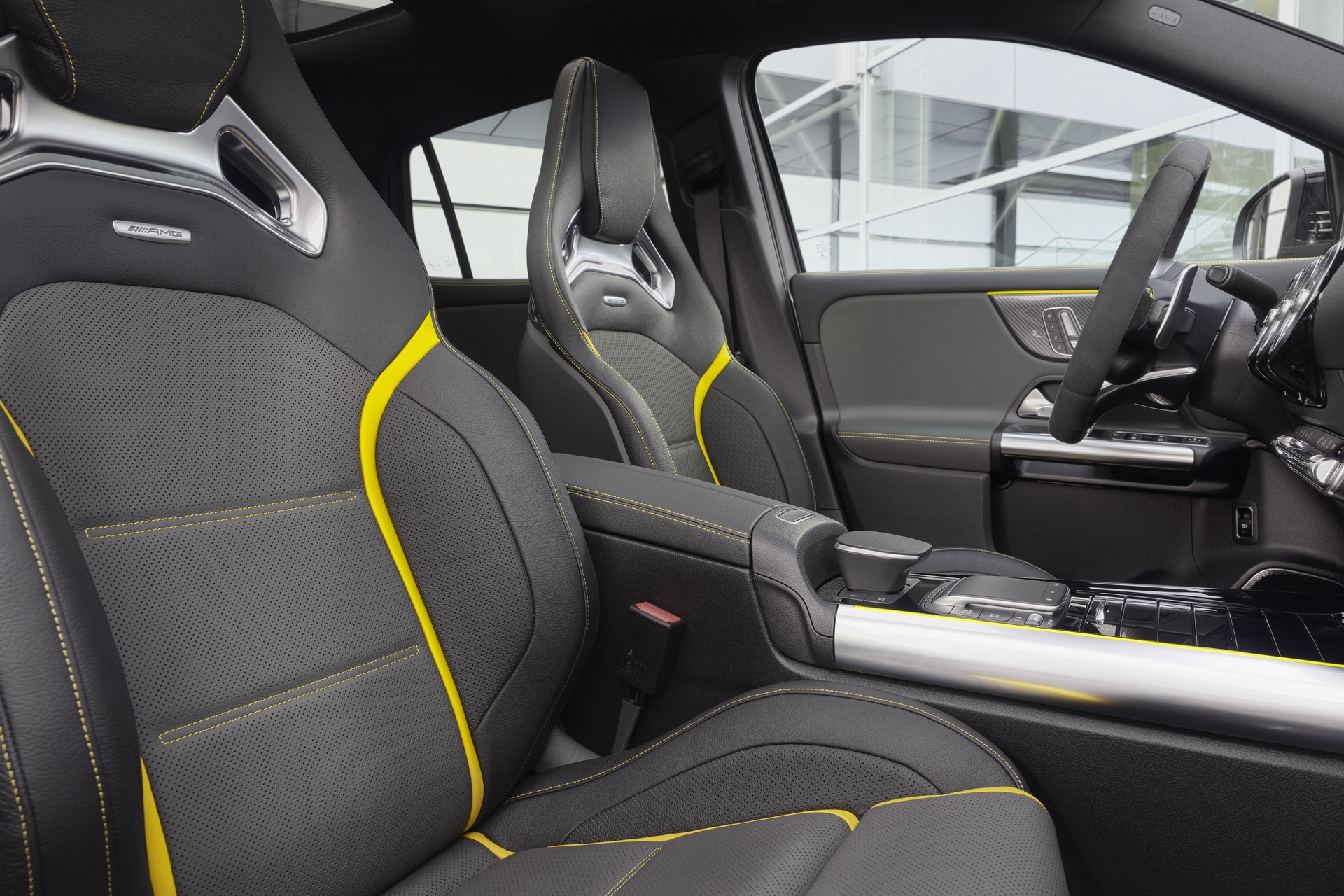 Mercedes-AMG ra mắt mẫu GLA 45 ảnh 8 Mercedes-AMG ra mat mau GLA 45 anh 8