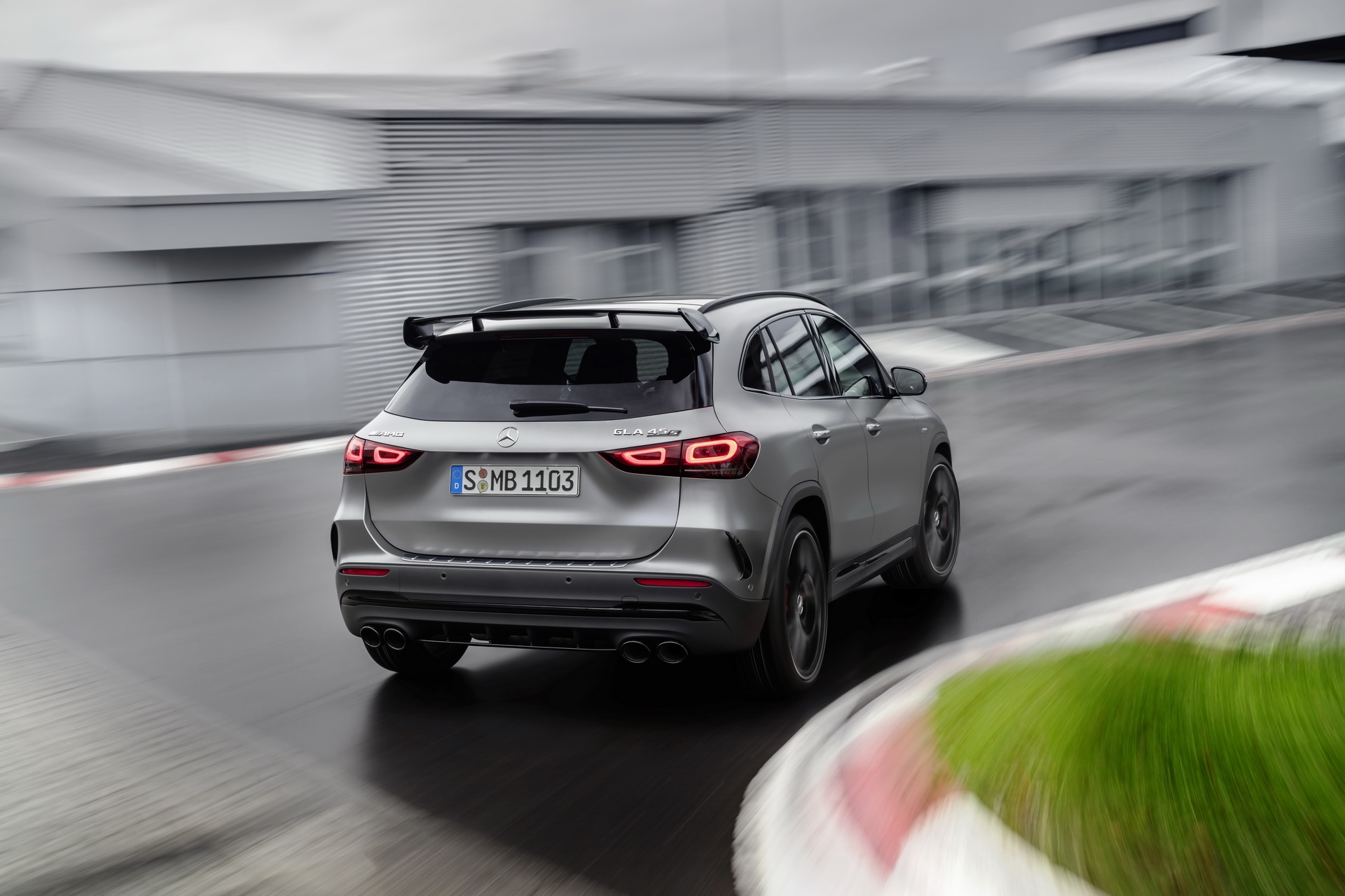 Mercedes-AMG ra mắt mẫu GLA 45 ảnh 11 Mercedes-AMG ra mat mau GLA 45 anh 11