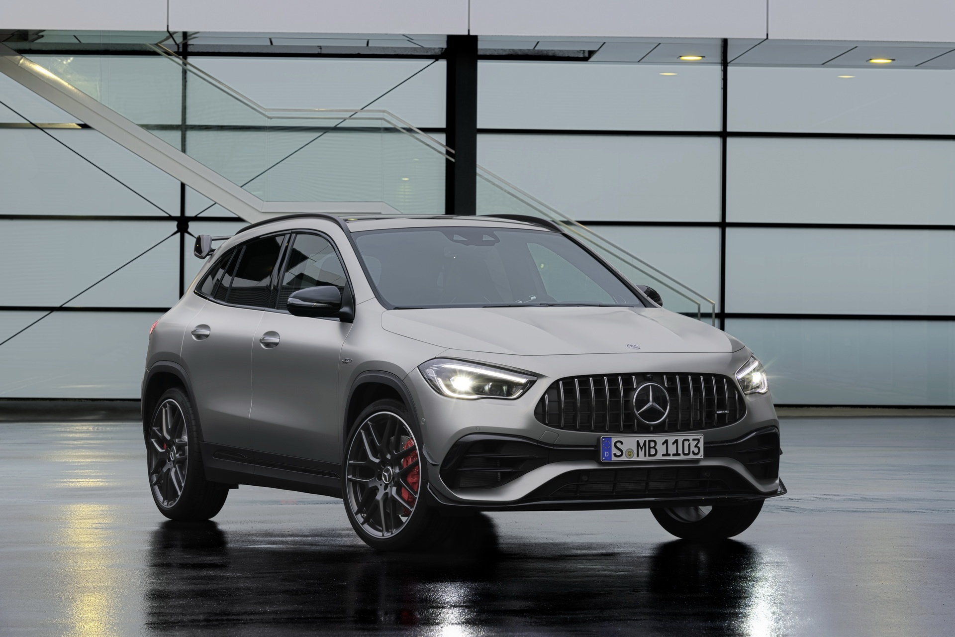 Mercedes-AMG ra mắt mẫu GLA 45 ảnh 1 Mercedes-AMG ra mat mau GLA 45 anh 1