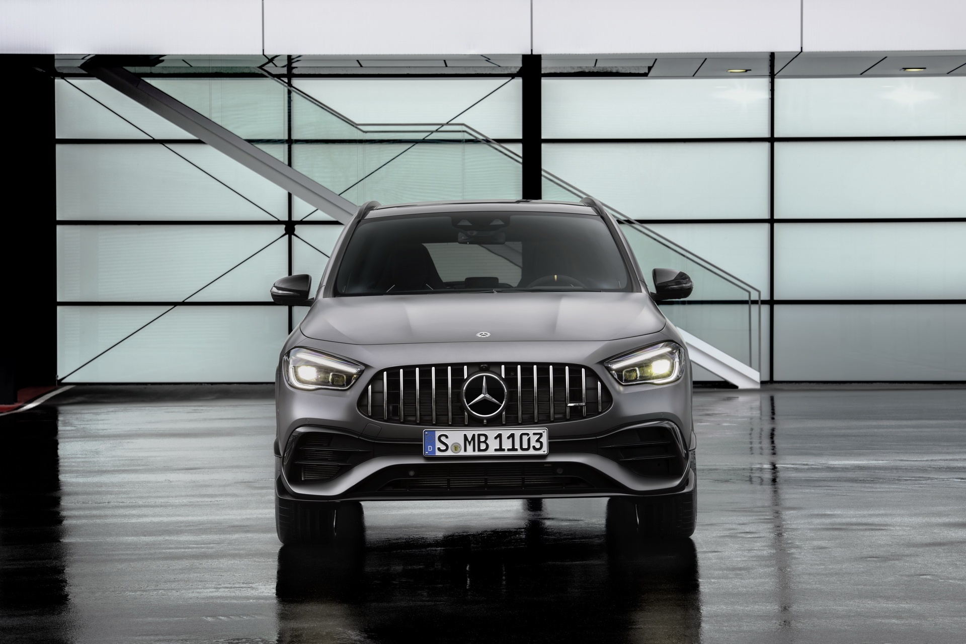 Mercedes-AMG ra mắt mẫu GLA 45 ảnh 5 Mercedes-AMG ra mat mau GLA 45 anh 5
