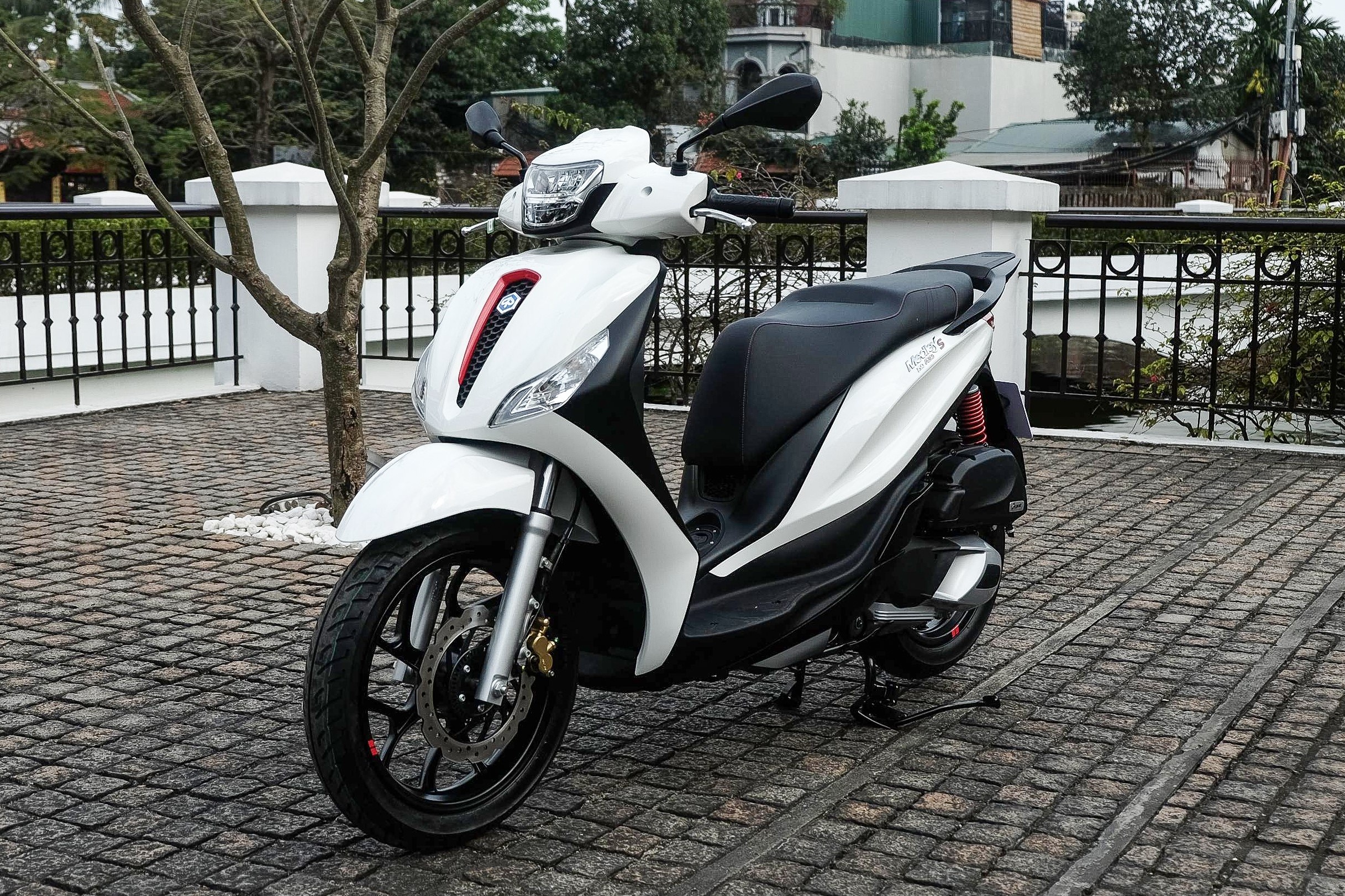 So sanh Piaggio Medley 2020 và SH 2020 ảnh 1 So sanh Piaggio Medley 2020 va SH 2020 anh 1