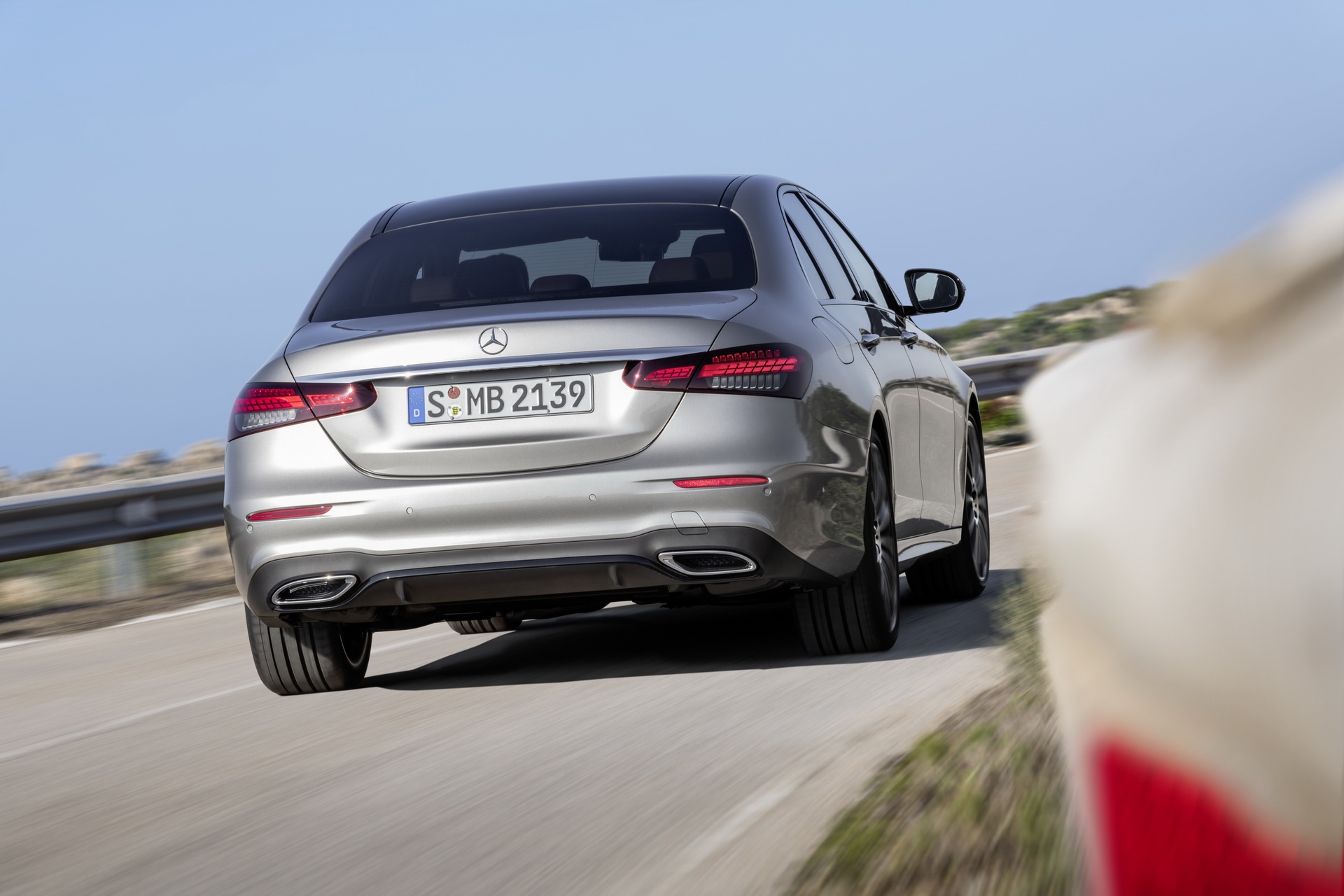 Mercedes-Benz ra mắt E-Class 2020 ảnh 13 Mercedes-Benz ra mat E-Class 2020 anh 13