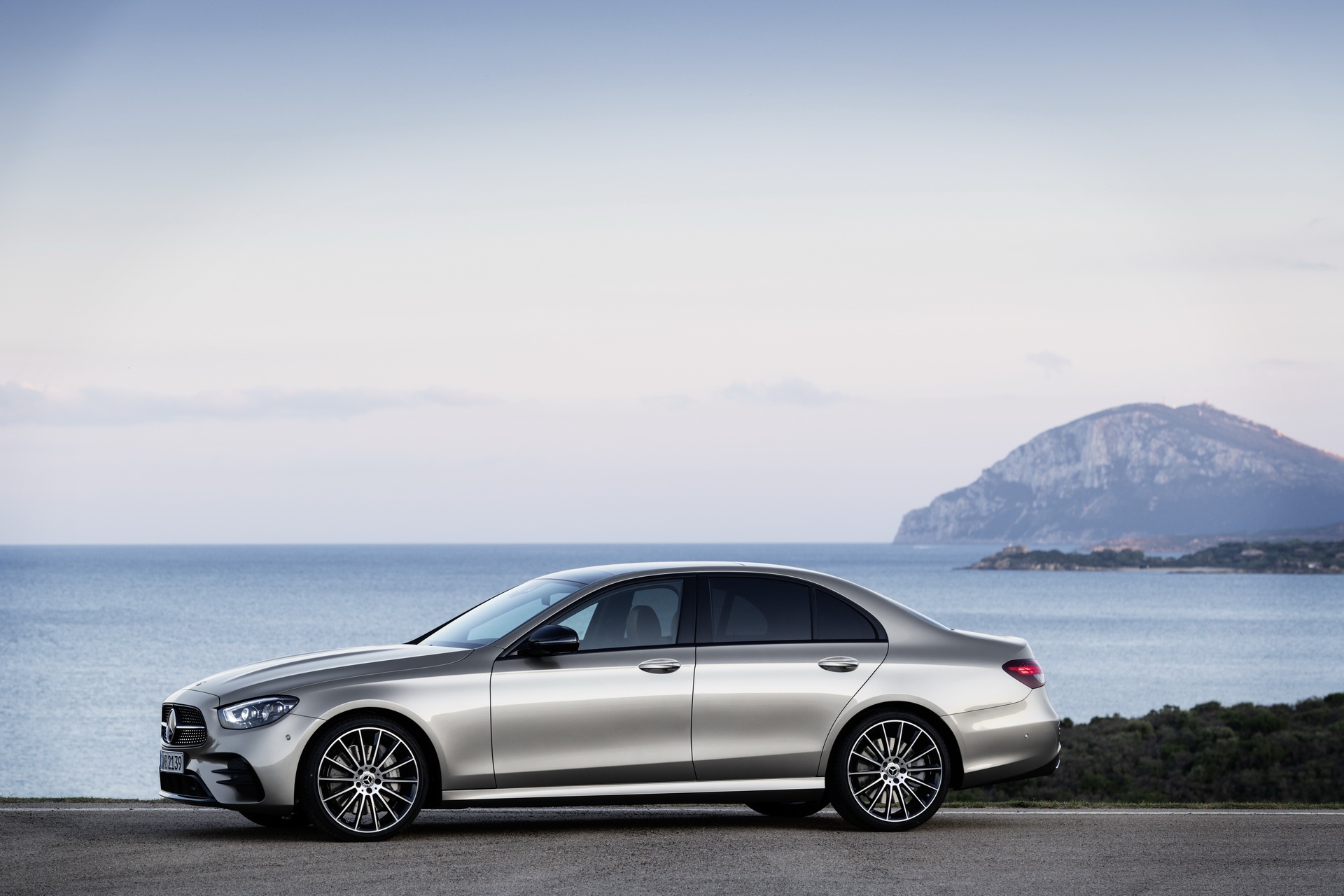 Mercedes-Benz ra mắt E-Class 2020 ảnh 2 Mercedes-Benz ra mat E-Class 2020 anh 2