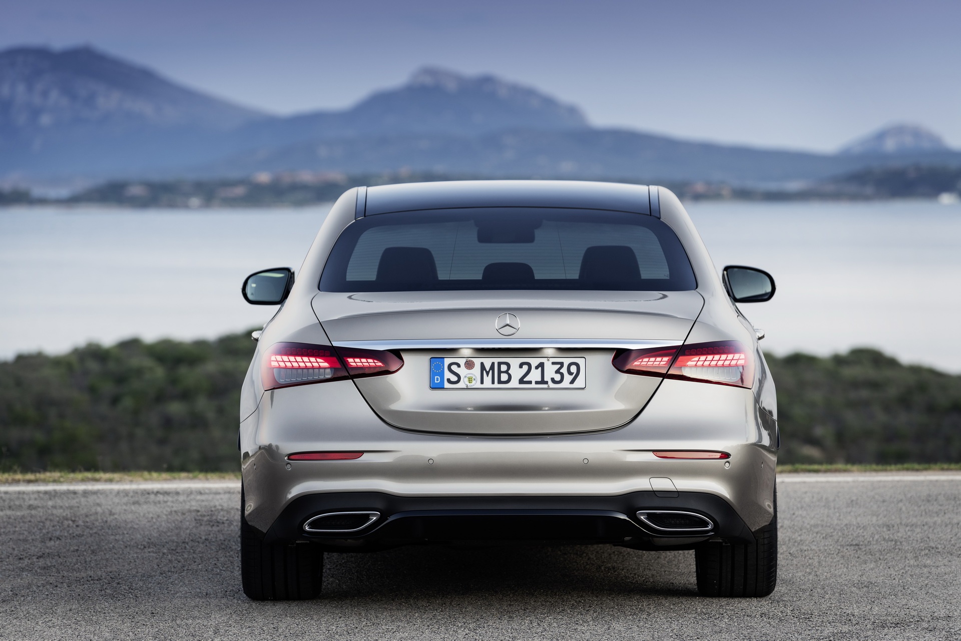 Mercedes-Benz ra mắt E-Class 2020 ảnh 4 Mercedes-Benz ra mat E-Class 2020 anh 4