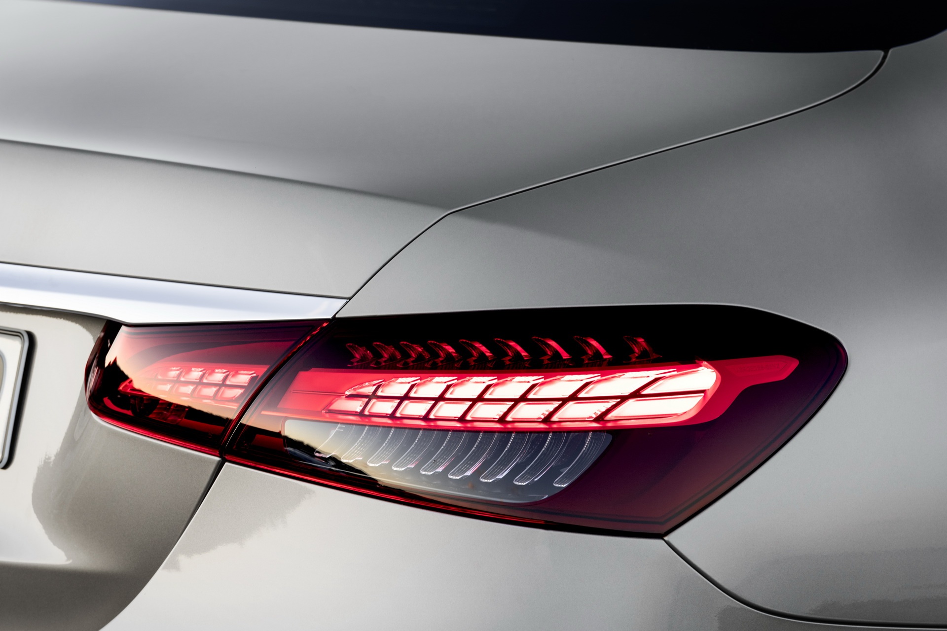 Mercedes-Benz ra mắt E-Class 2020 ảnh 9 Mercedes-Benz ra mat E-Class 2020 anh 9