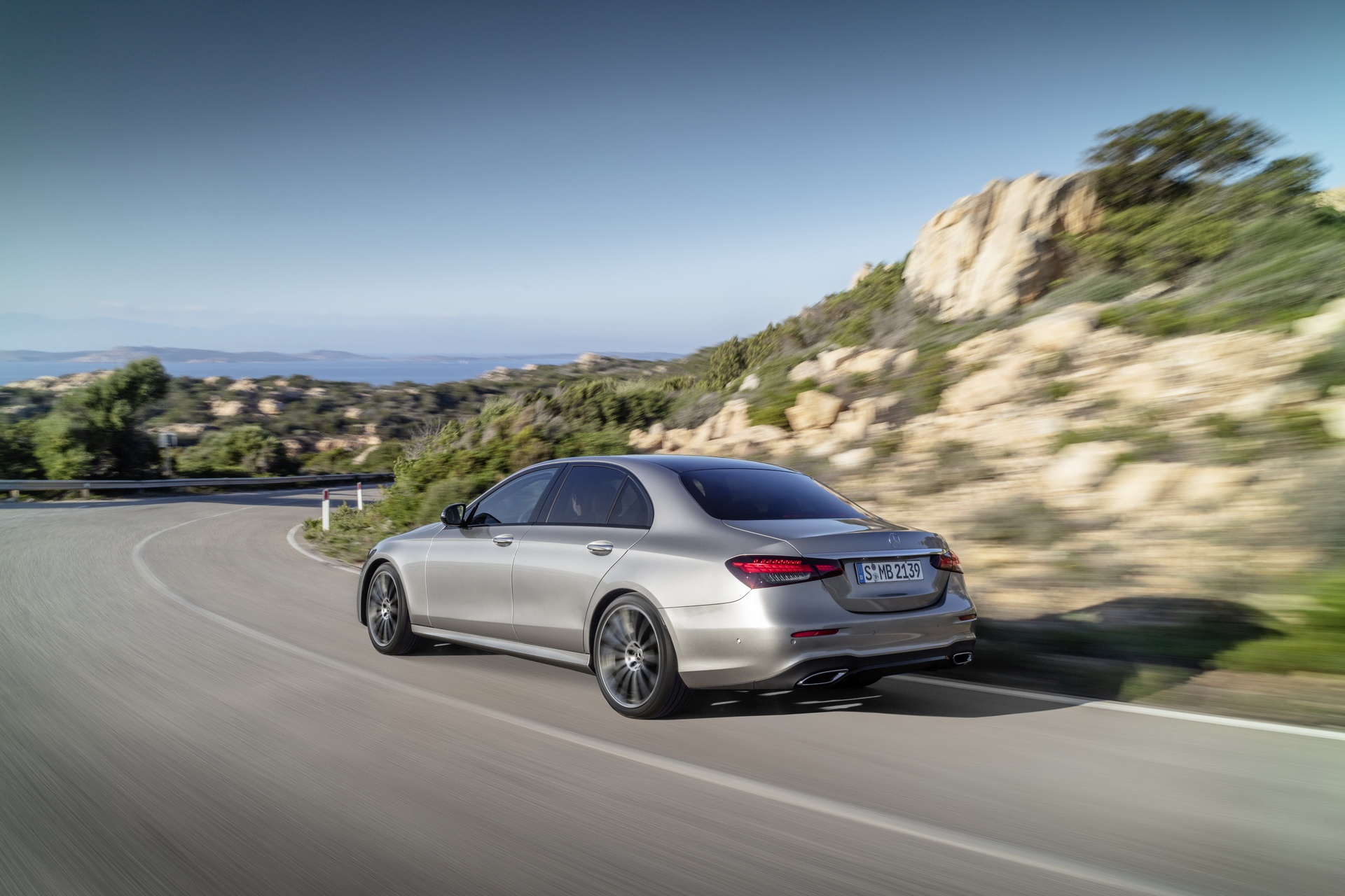 Mercedes-Benz ra mắt E-Class 2020 ảnh 11 Mercedes-Benz ra mat E-Class 2020 anh 11