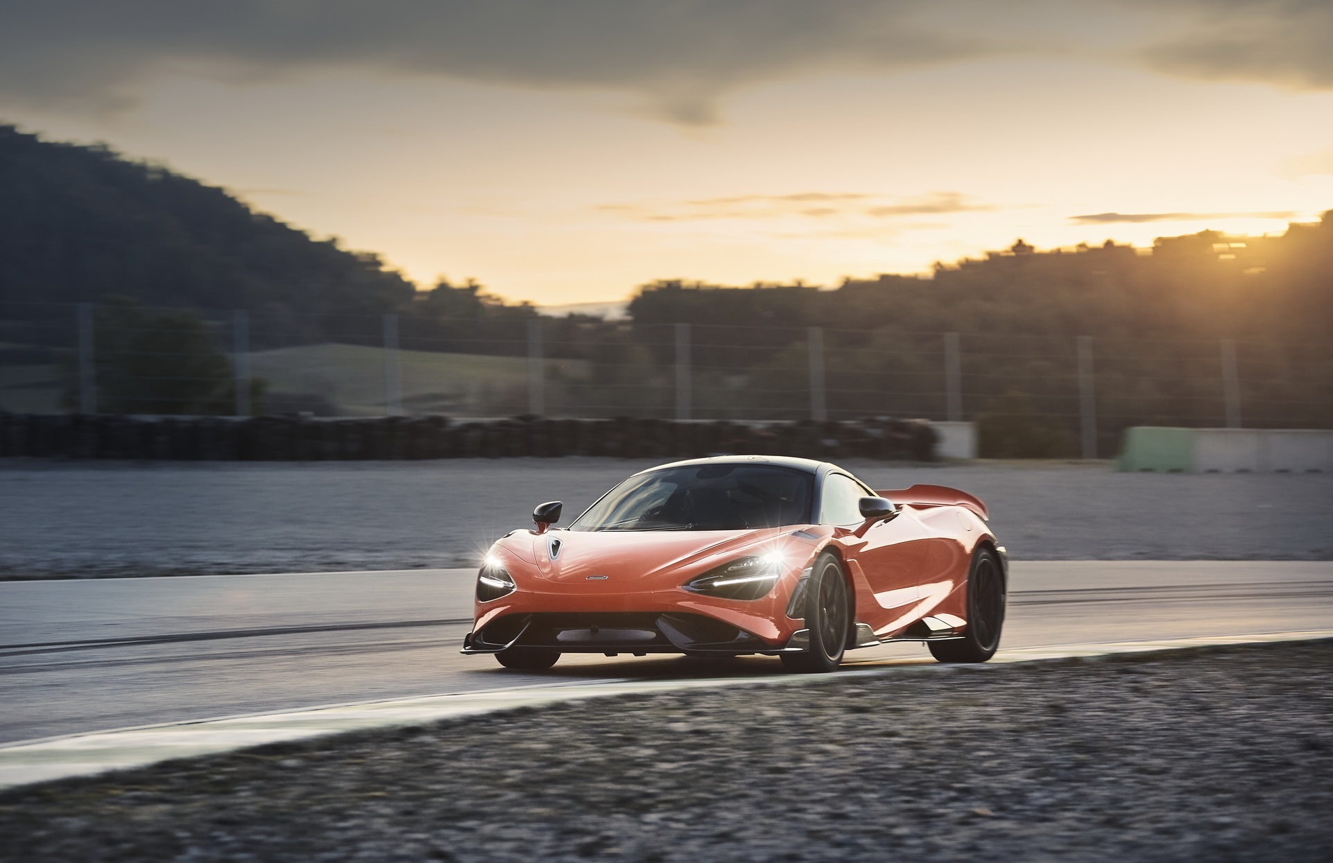 McLaren 765LT ra mat anh 18