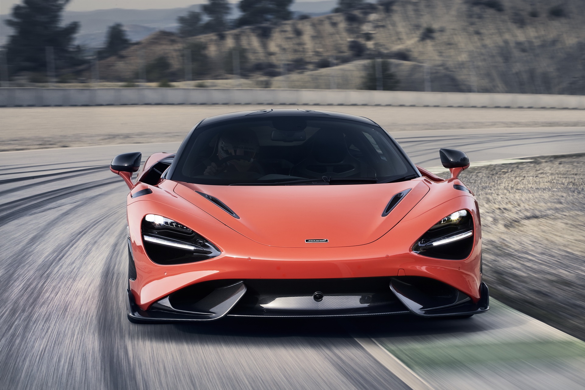 McLaren 765LT ra mat anh 2