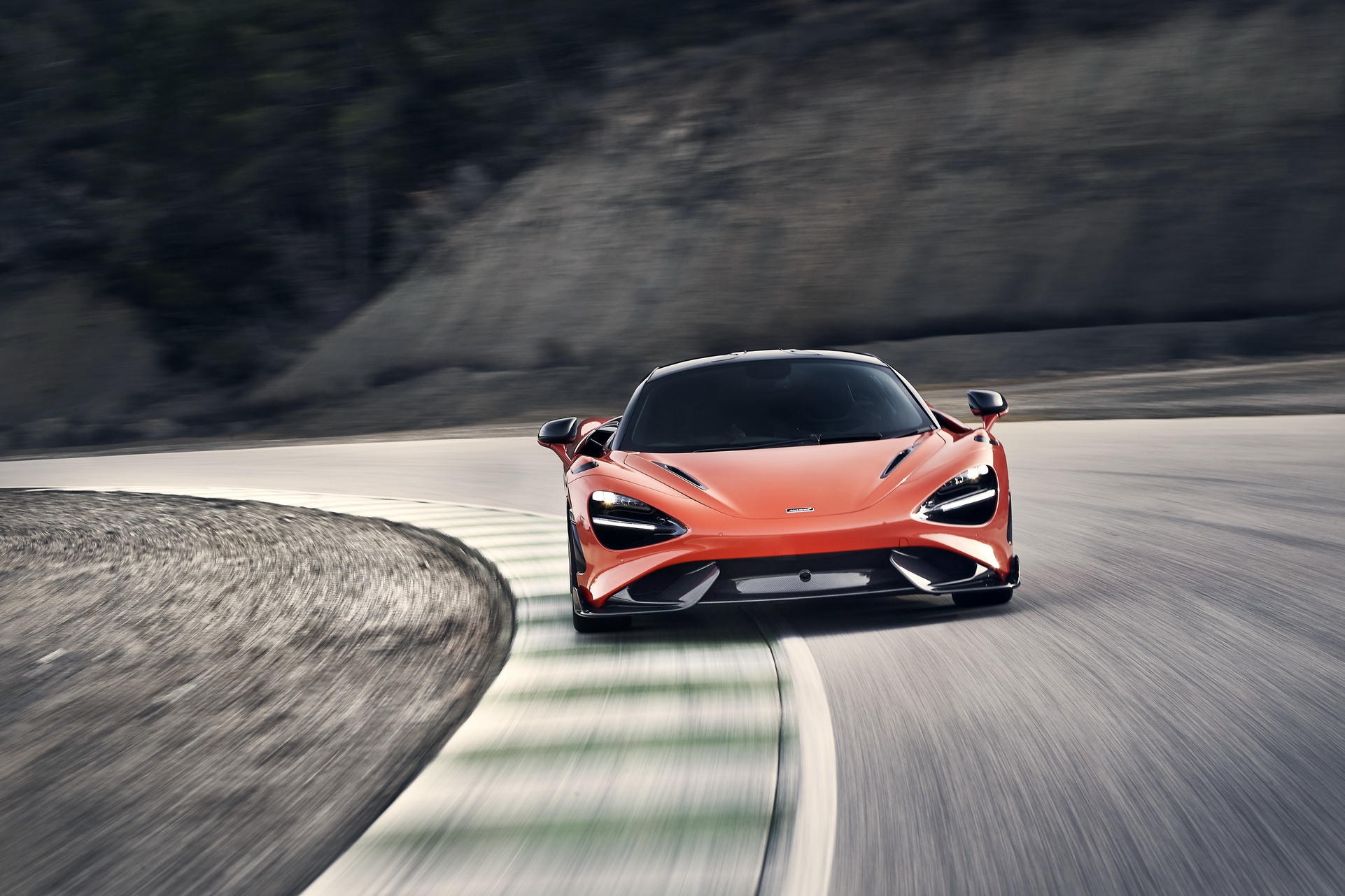 McLaren 765LT ra mat anh 17