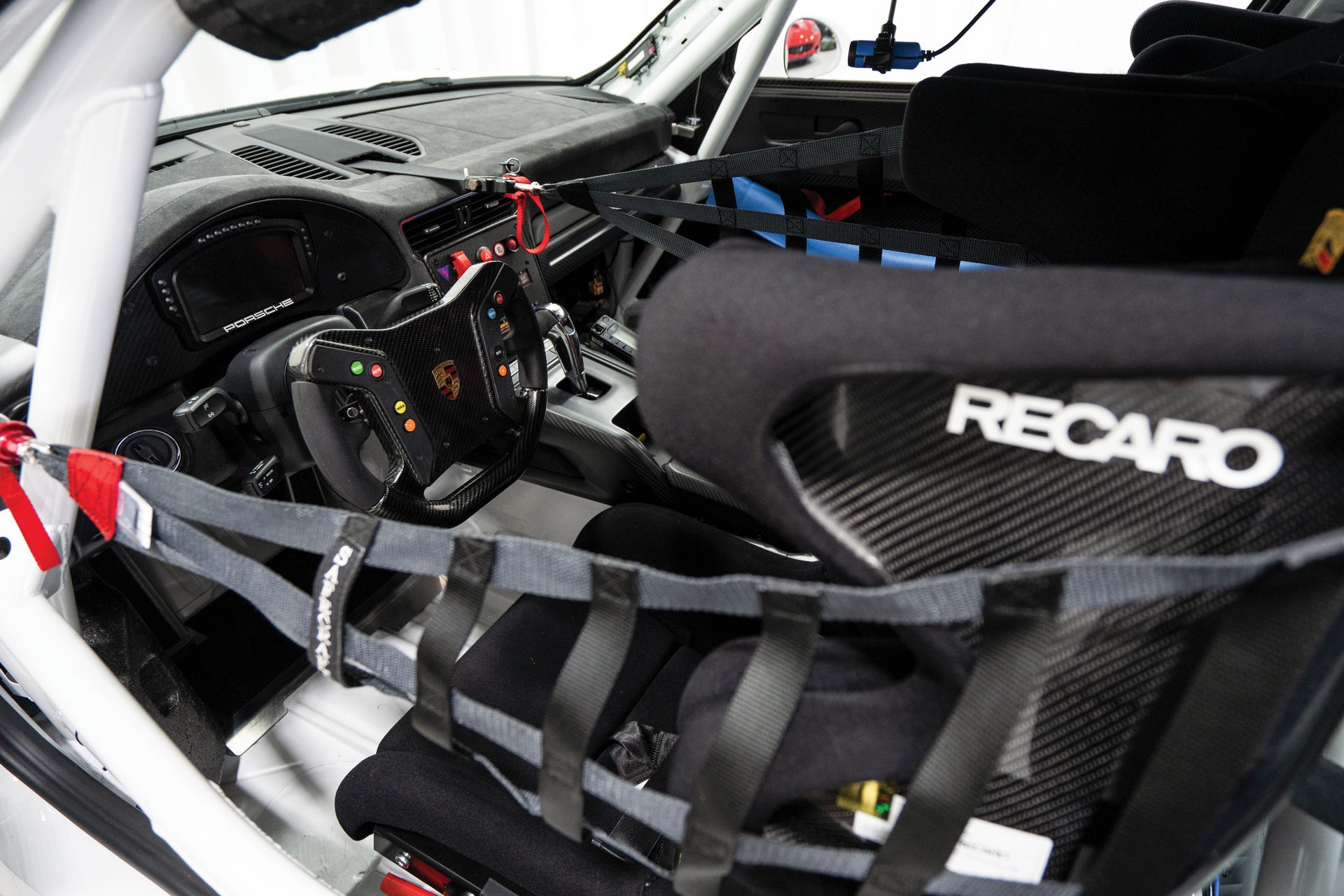 Porsche 911 GT2 RS Clubsport chuan bi len san dau gia anh 6