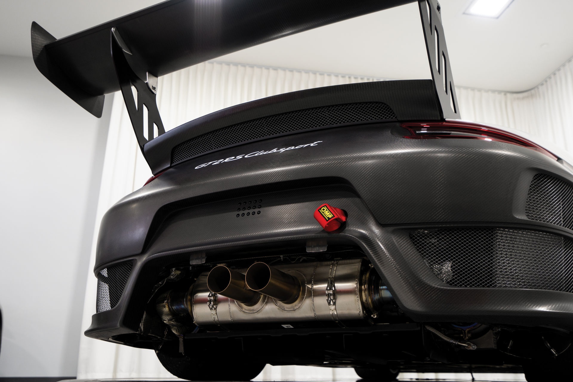 Porsche 911 GT2 RS Clubsport chuan bi len san dau gia anh 11