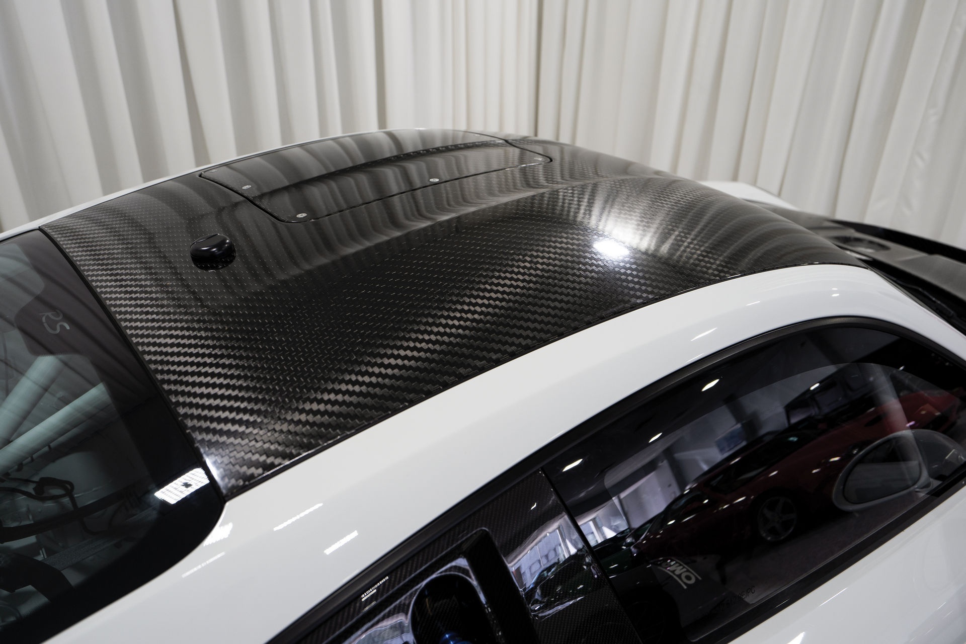 Porsche 911 GT2 RS Clubsport chuan bi len san dau gia anh 12