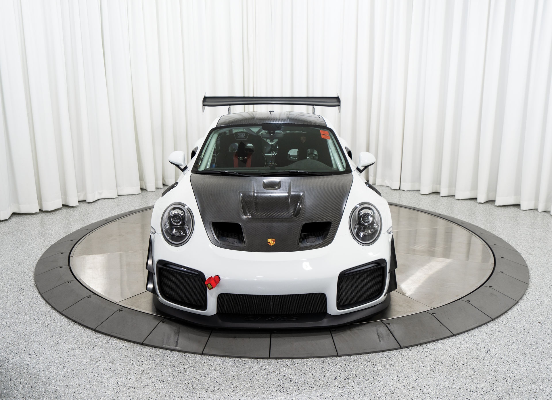 Porsche 911 GT2 RS Clubsport chuan bi len san dau gia anh 2